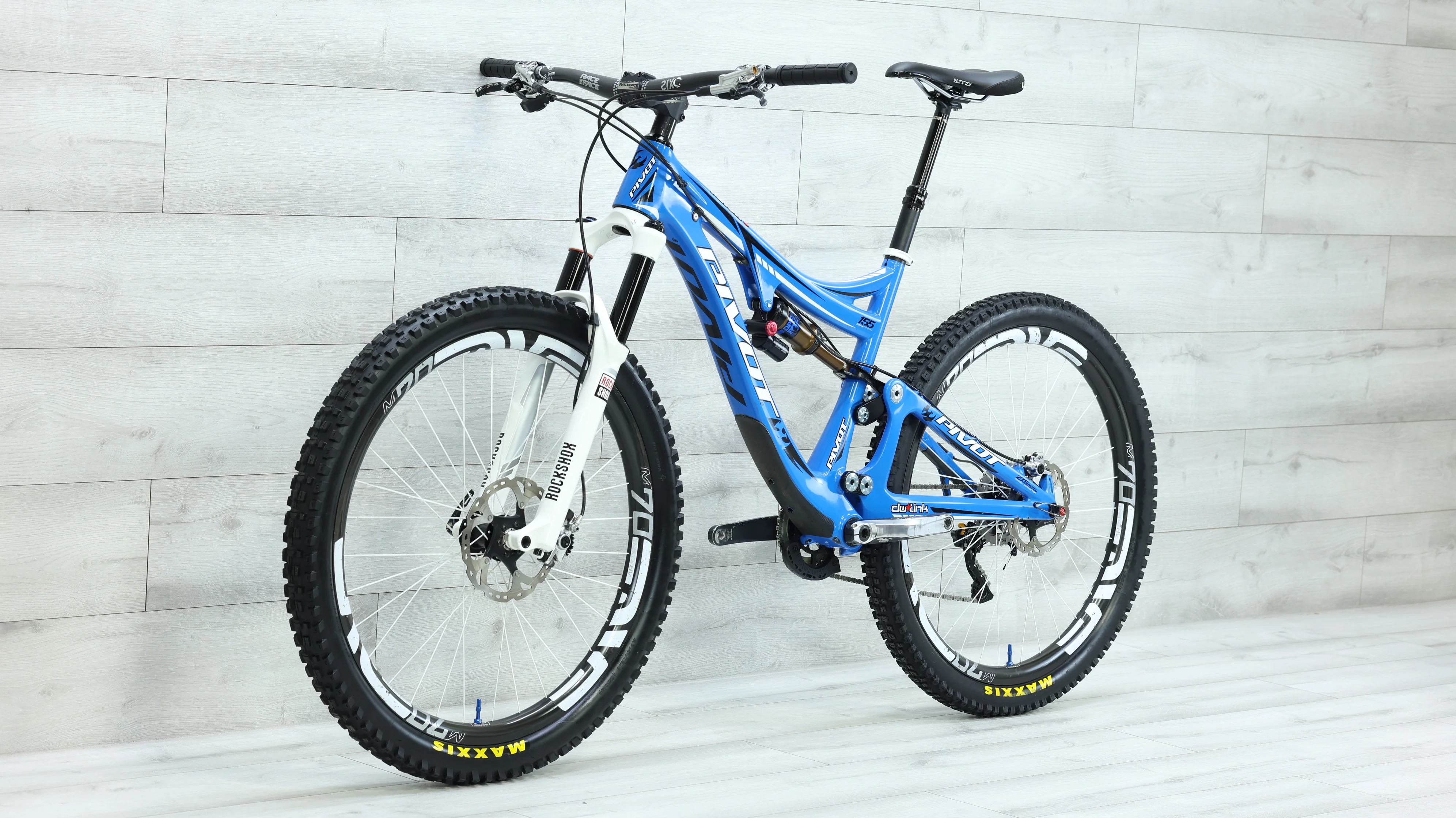 2014 Pivot Mach 6 Carbon Mountain Bike - Medium - Image 4