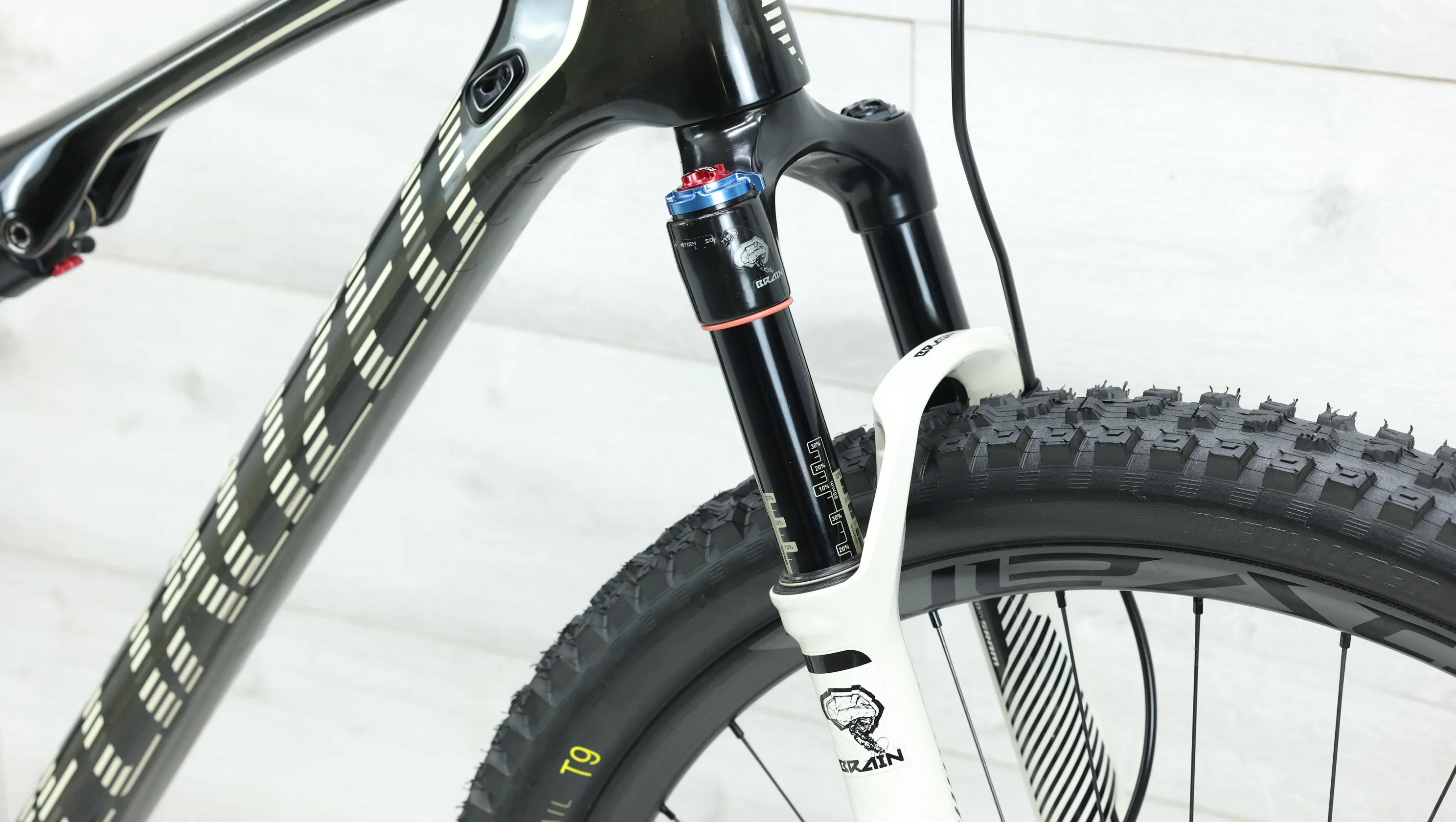 2014 Specialized Epic Marathon Carbon 29 Mountain Bike - Large - Image 7