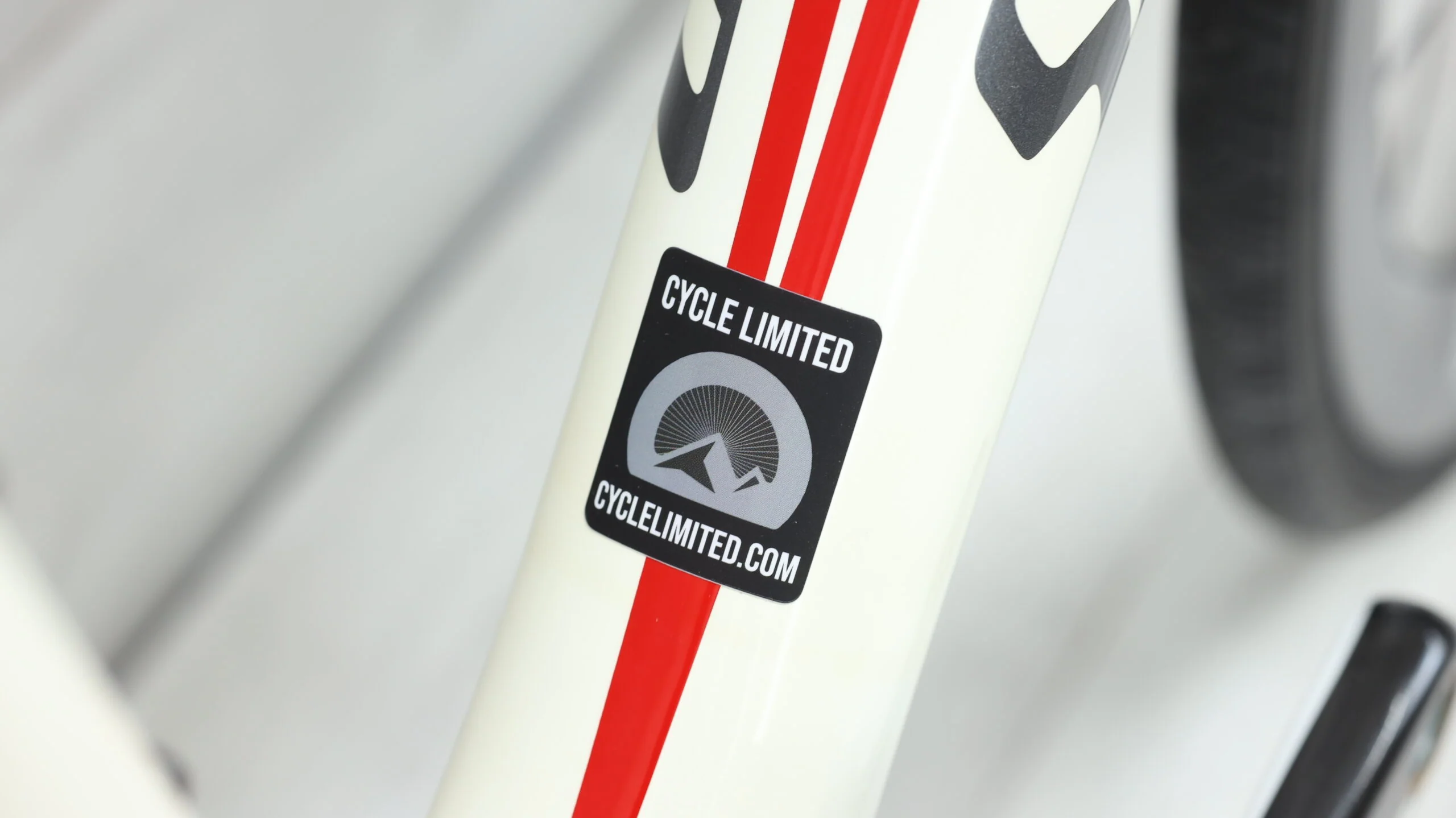 2014 Specialized Roubaix SL4 Pro Road Bike - 54cm - Image 3