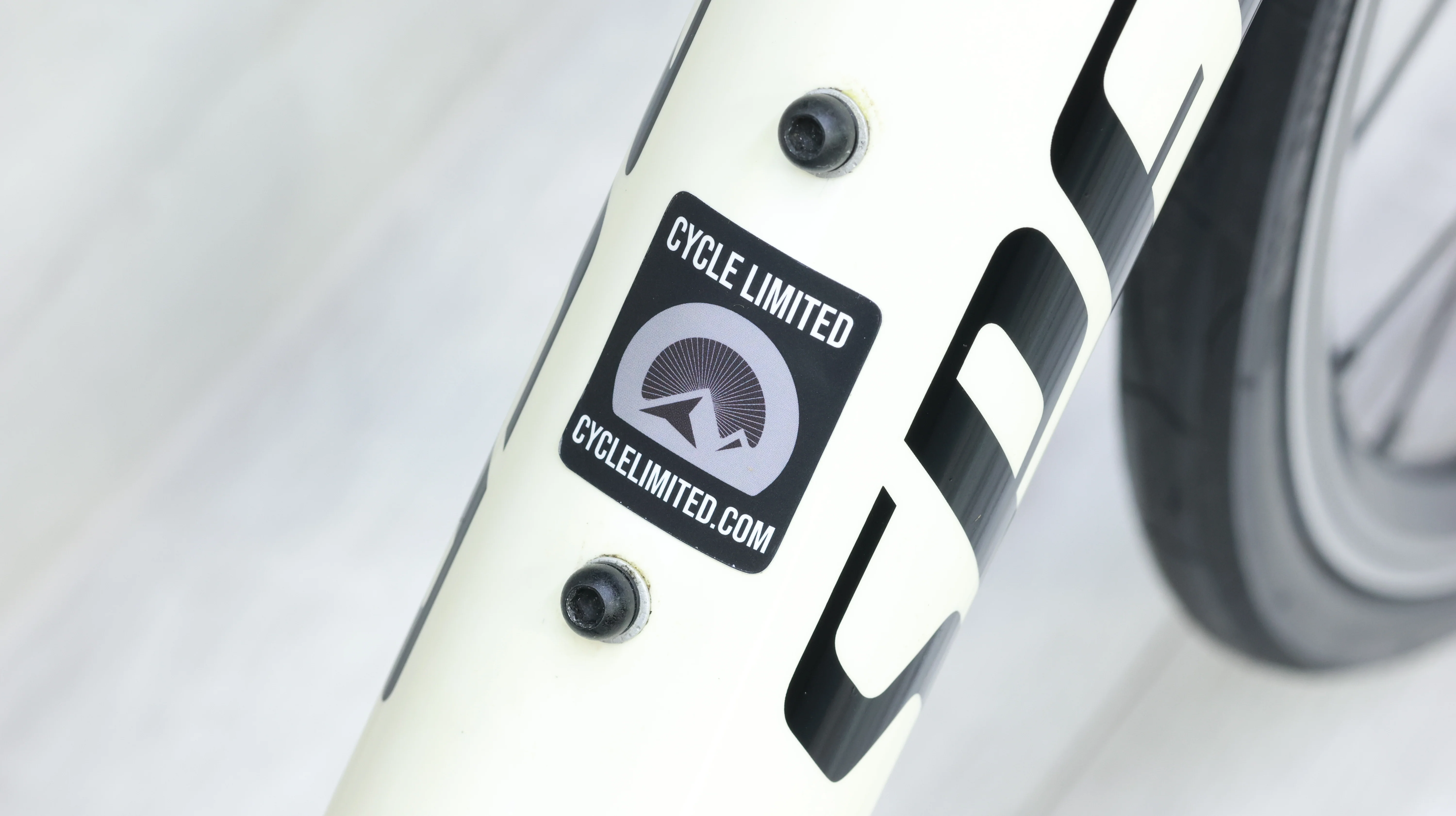 2014 Specialized Tarmac Elite Road Bike - 61cm - Image 3