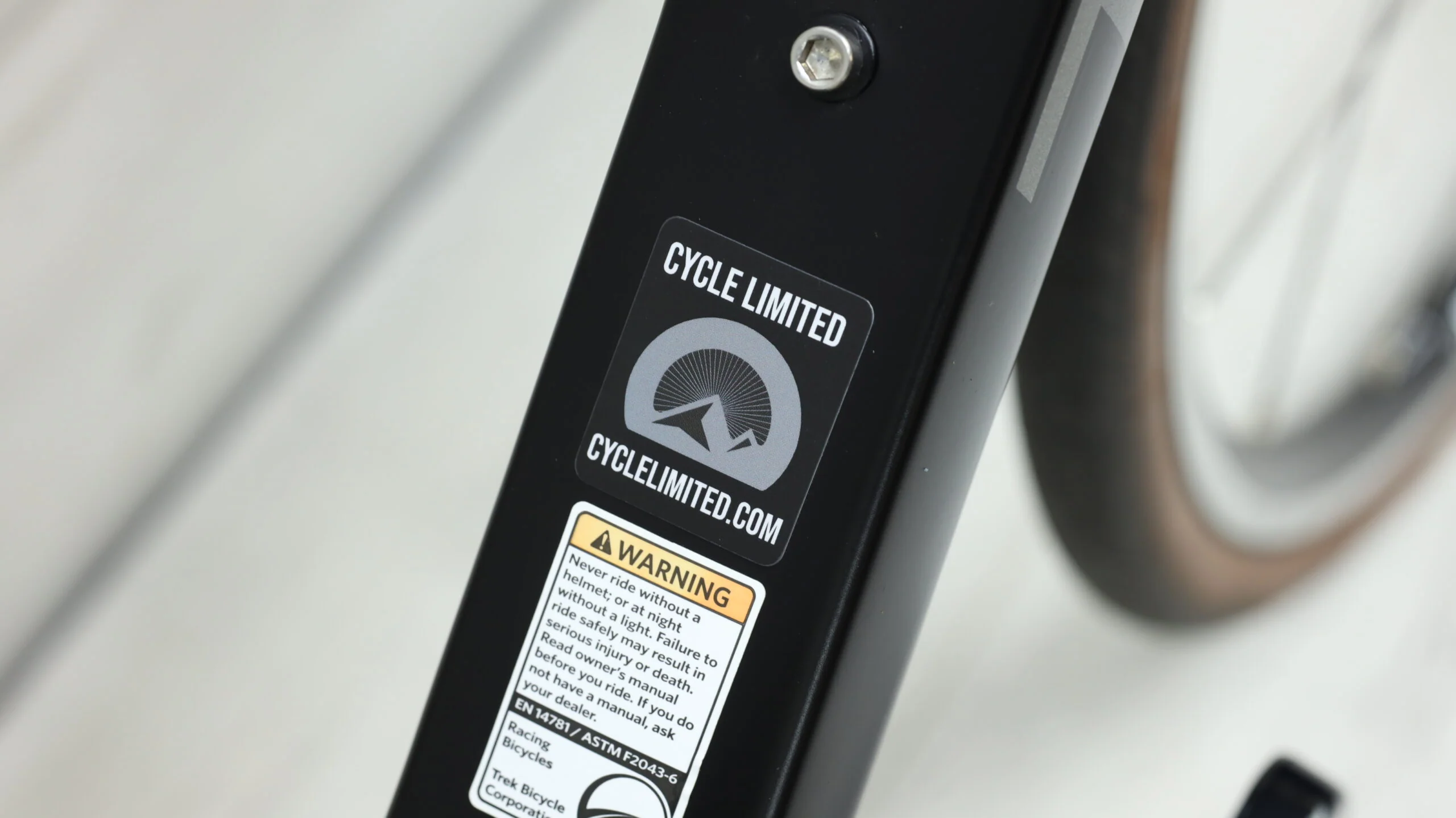 2014 Trek Madone 5.9 Dura-Ace  Road Bike - 56cm - Image 3