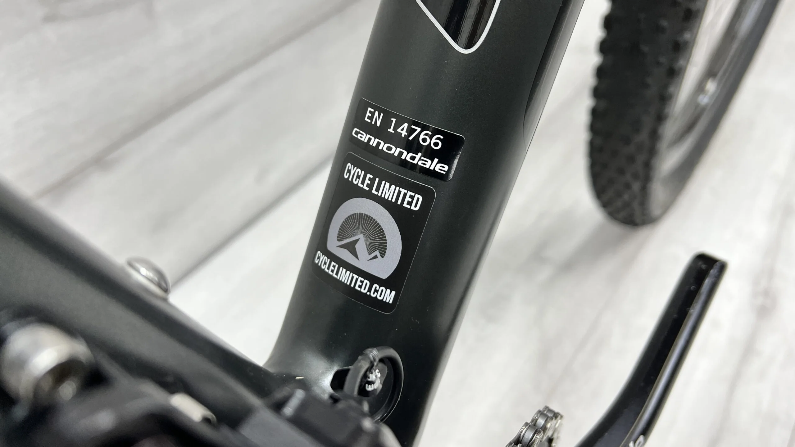 2015 Cannondale F-Si Carbon Black Inc. Mountain Bike - Medium - Image 3