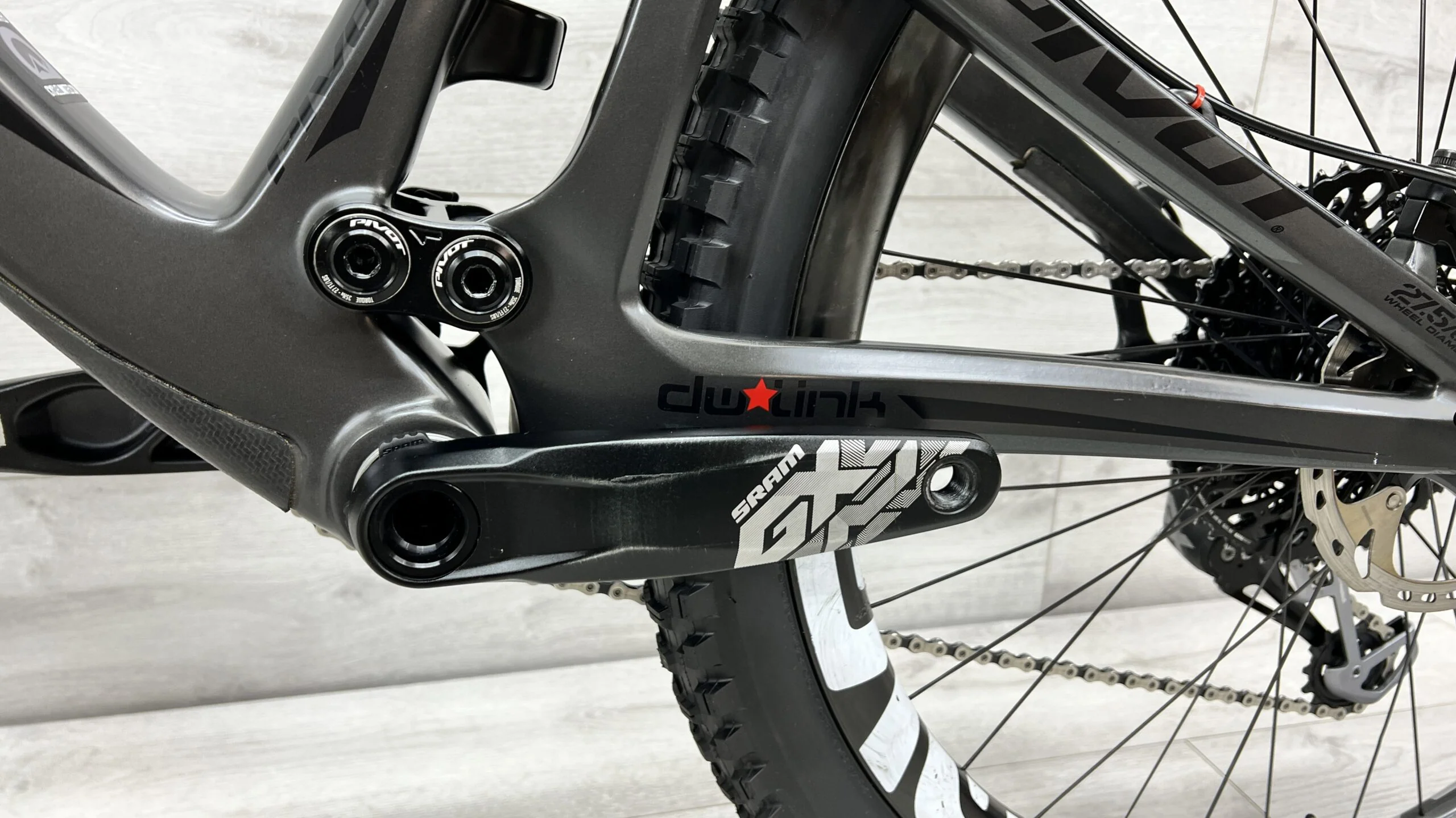 2015 Pivot Mach 6 Carbon  Mountain Bike - Large - Image 6