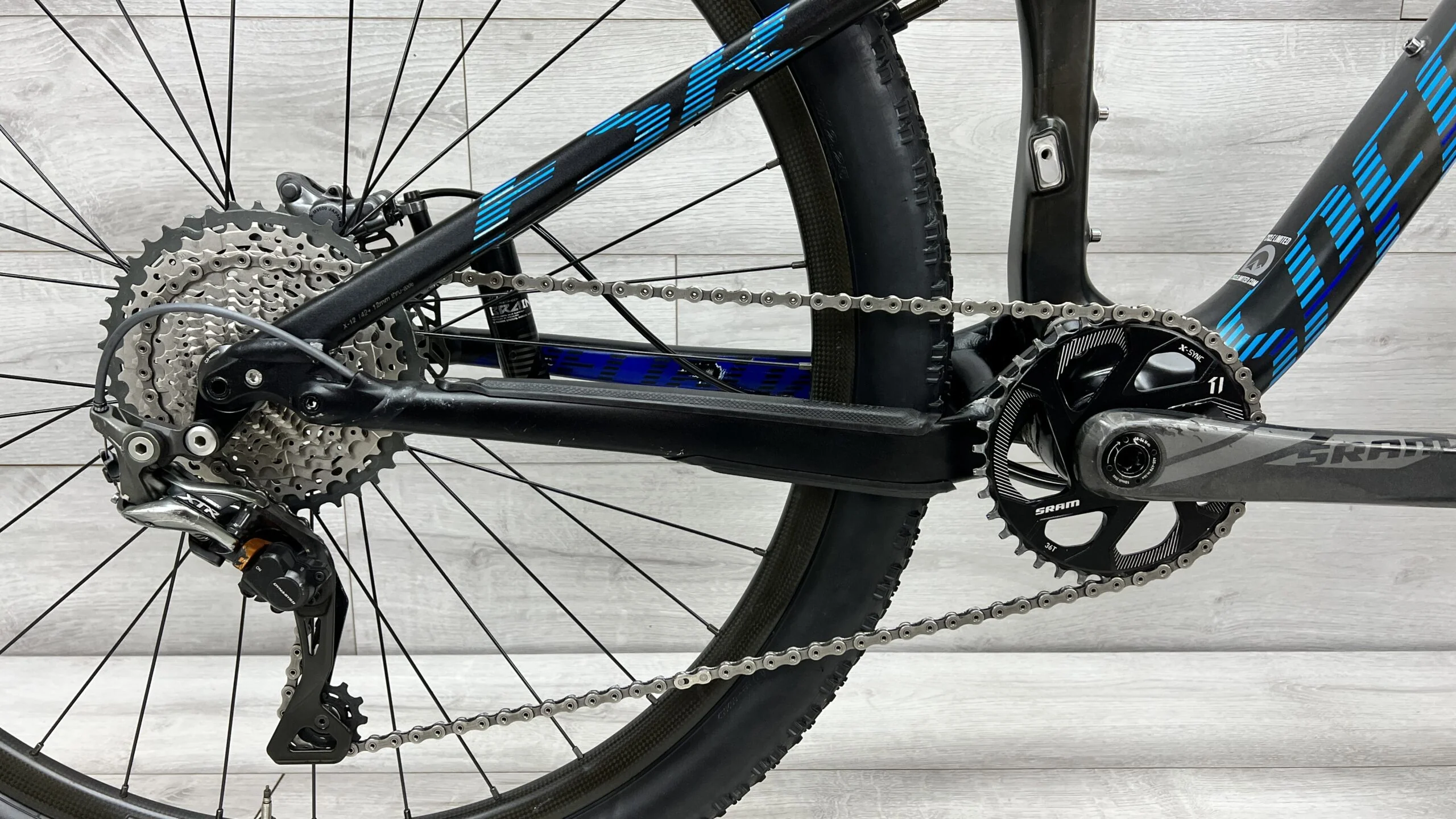 2015 Specialized Epic Expert Carbon 29er  Mountain Bike - Large - Image 6