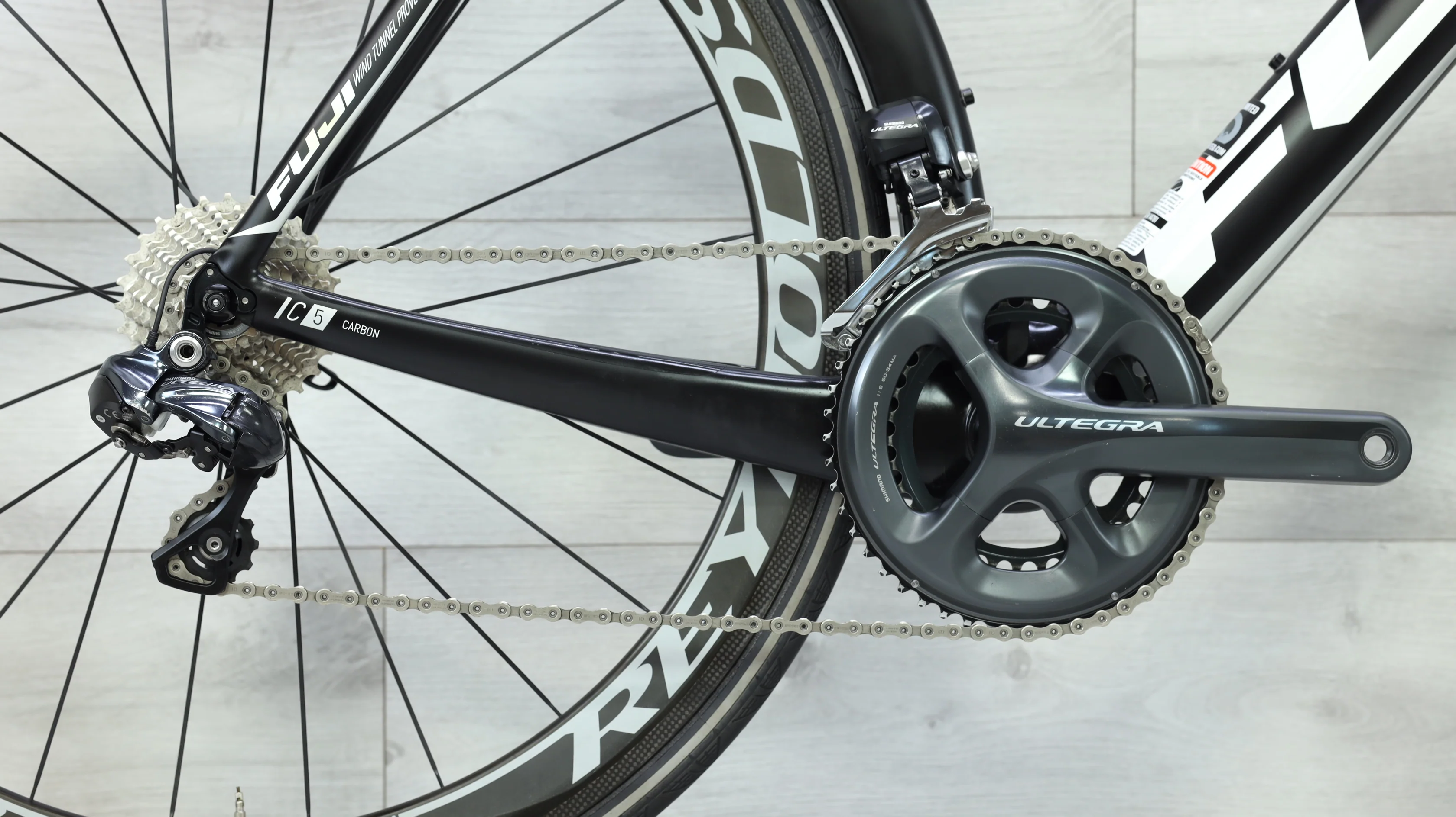2016 Fuji Transonic 2.5 LE Road Bike - Large - Image 4