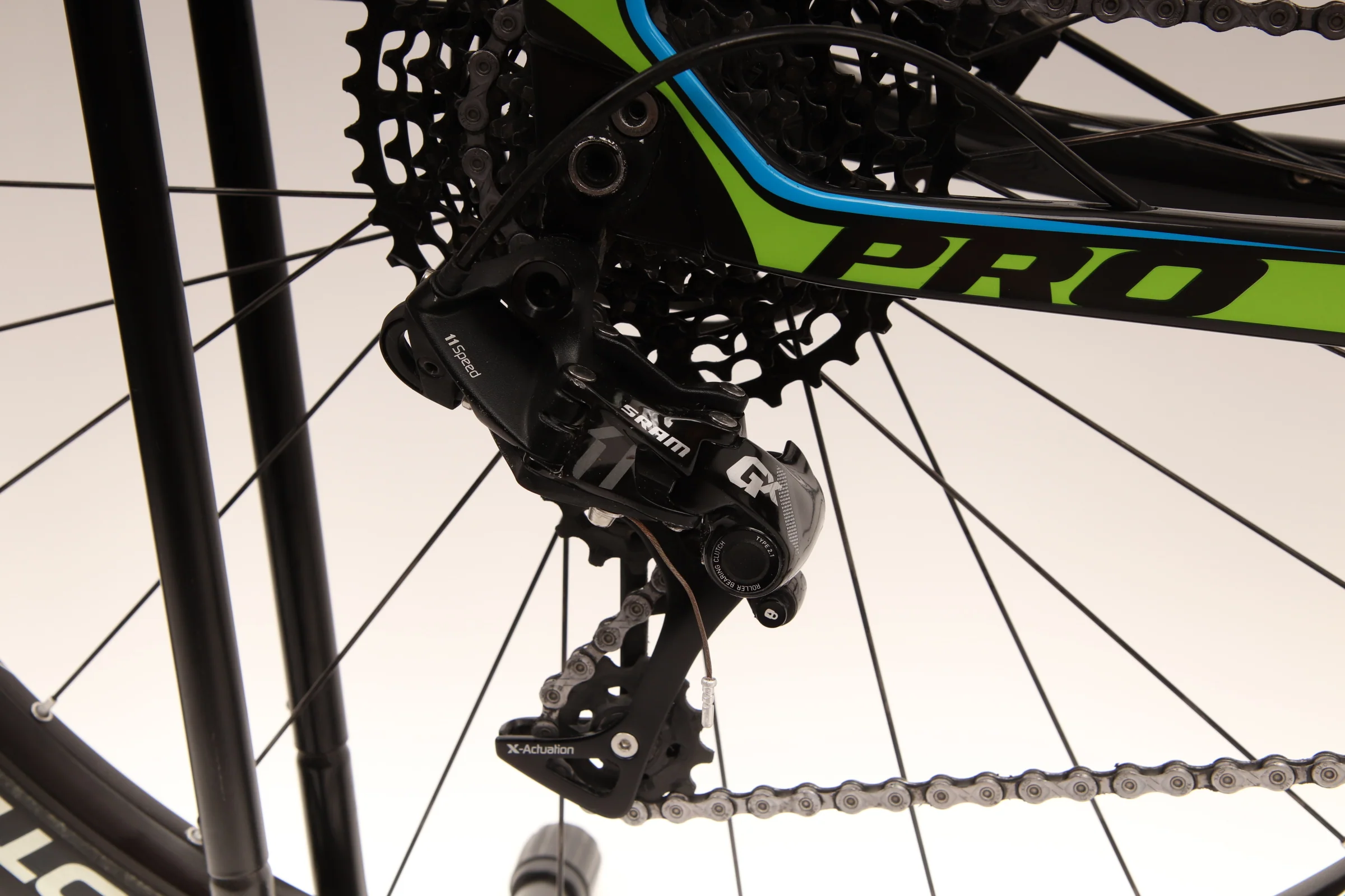 2016 JAMIS DAKOTA PRO  Mountain Bike - Medium - Image 8