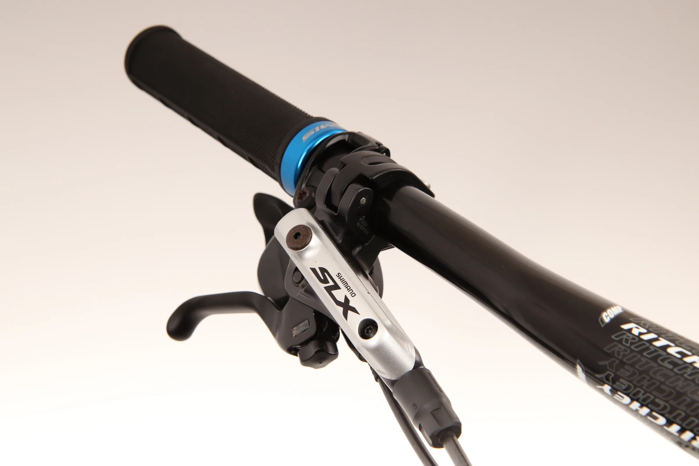 2016 JAMIS DAKOTA PRO  Mountain Bike - Medium - Image 9