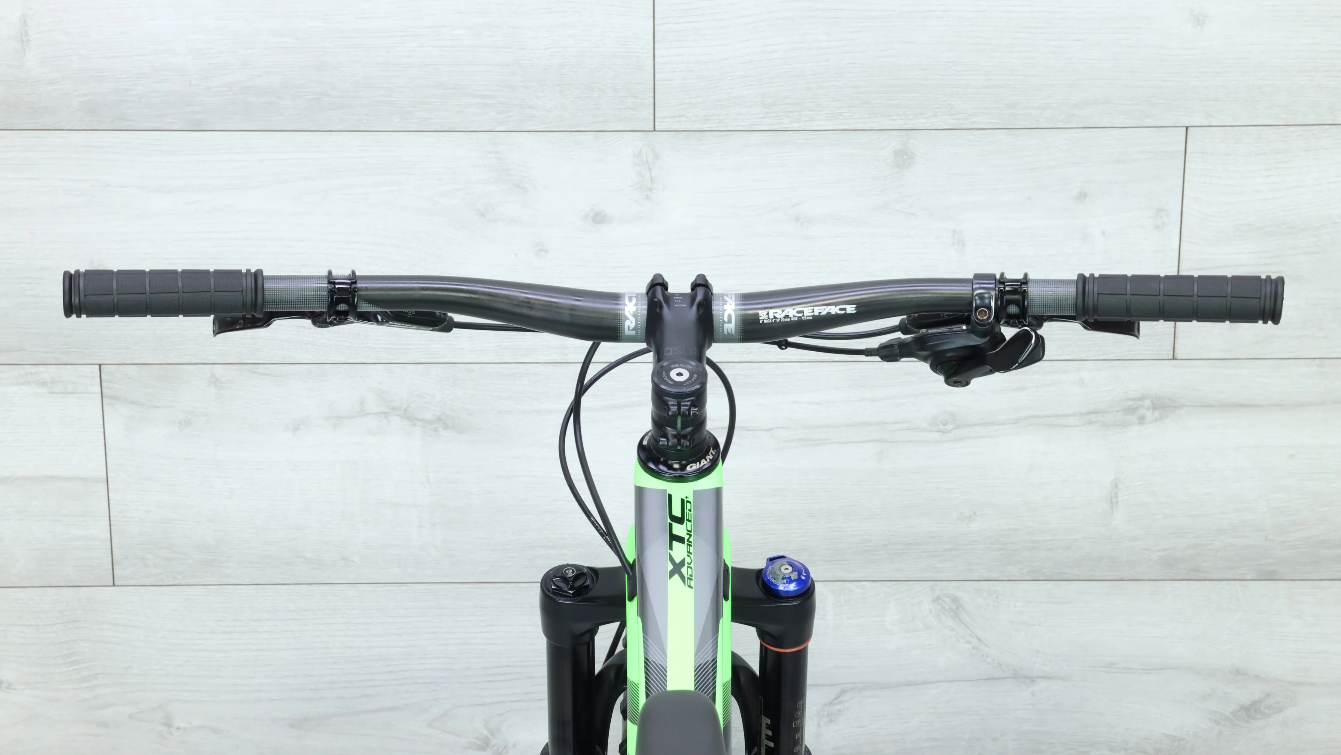 2017 Giant XTC Advanced 27.5+ 2 Mountain Bike - Medium - Image 10