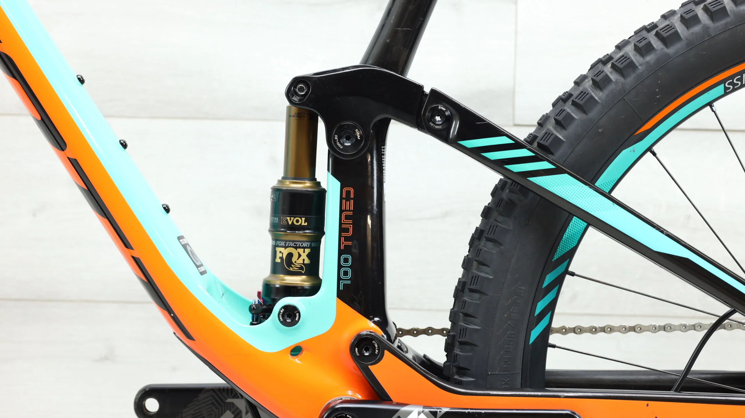 2018 Scott Genius 700 Tuned Mountain Bike - Large - Image 10