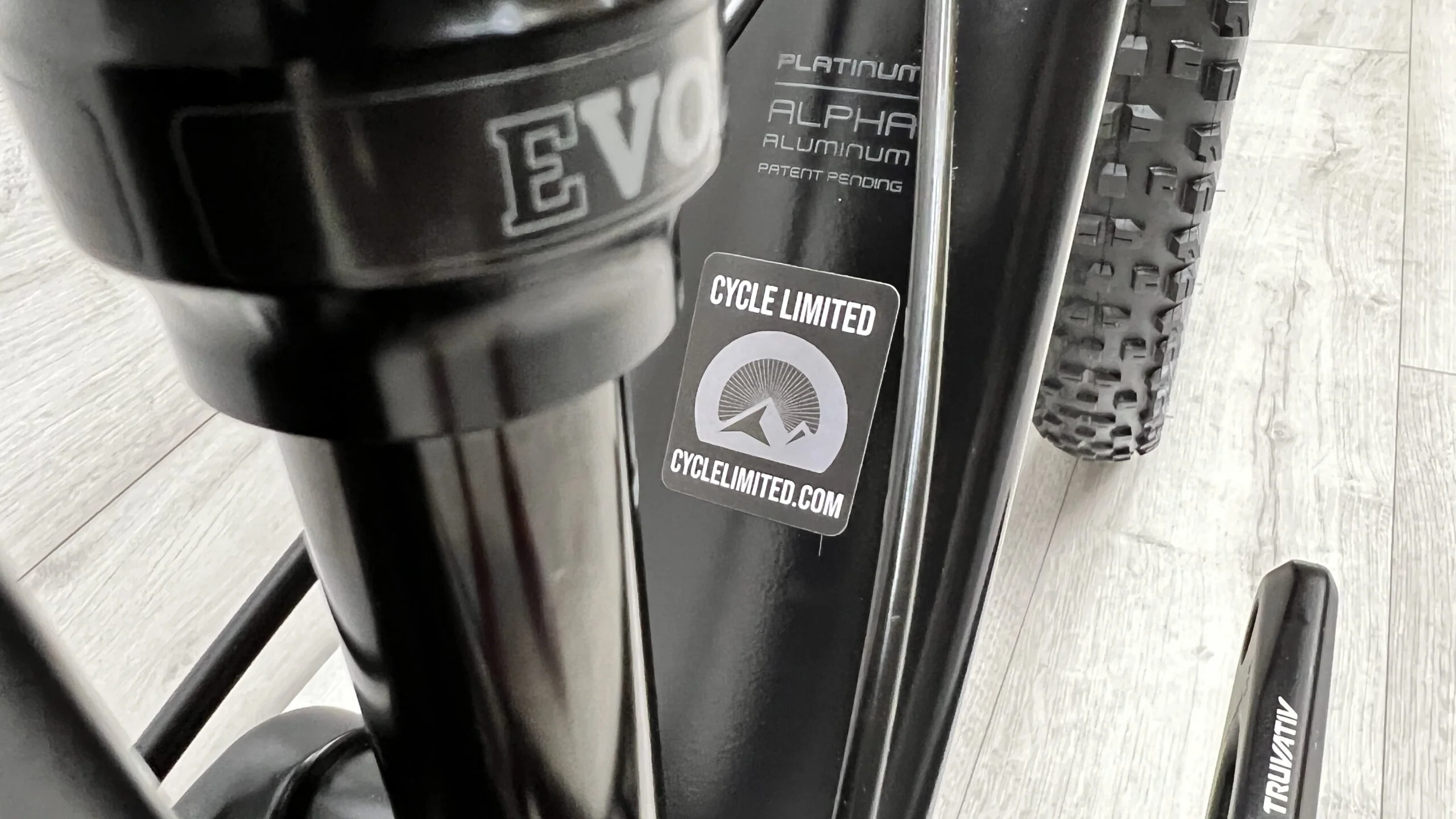 2018 Trek Fuel EX 8 27.5 Plus Mountain Bike - Large - Image 3