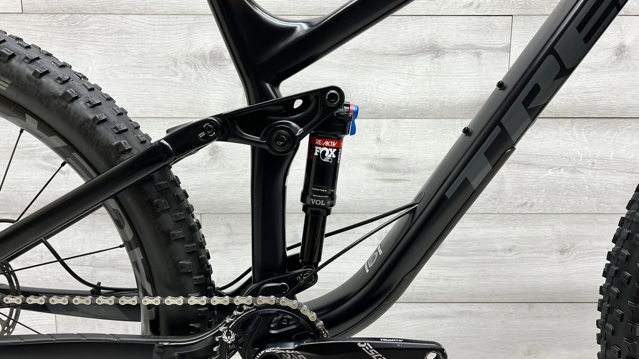 2018 Trek Fuel EX 8 27.5 Plus Mountain Bike - Large - Image 6
