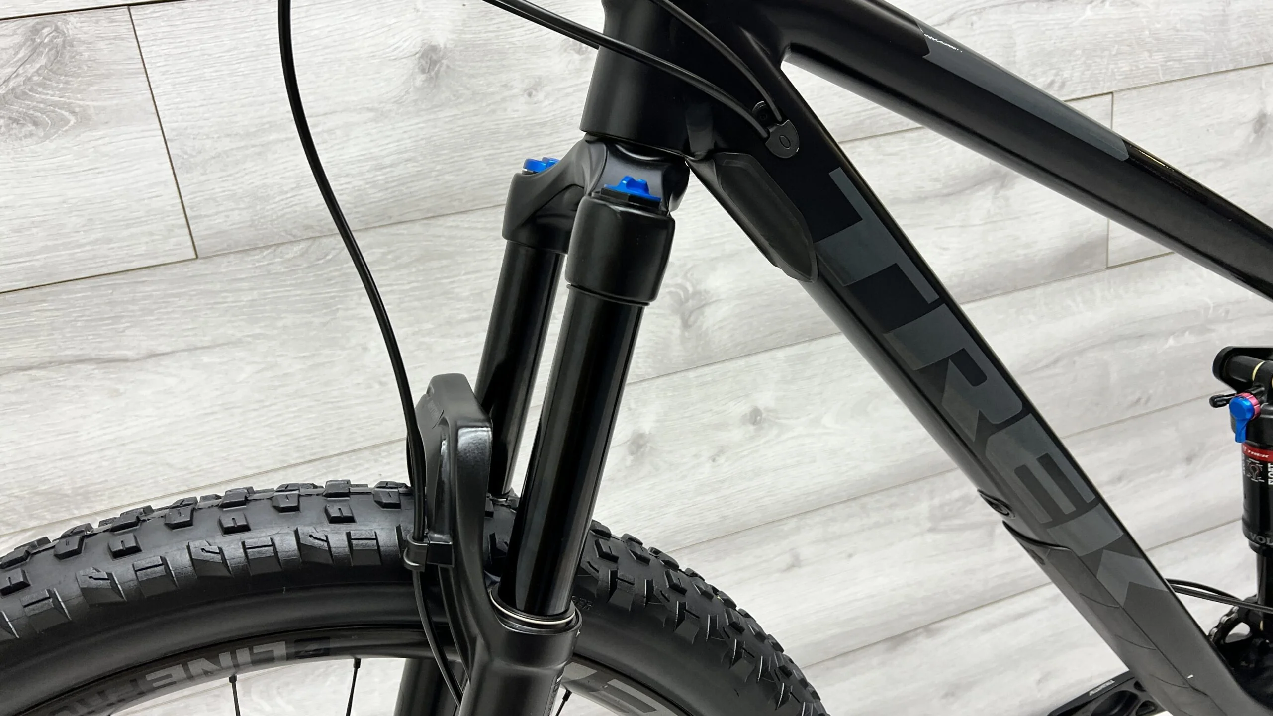 2018 Trek Fuel EX 8 27.5 Plus Mountain Bike - Large - Image 9