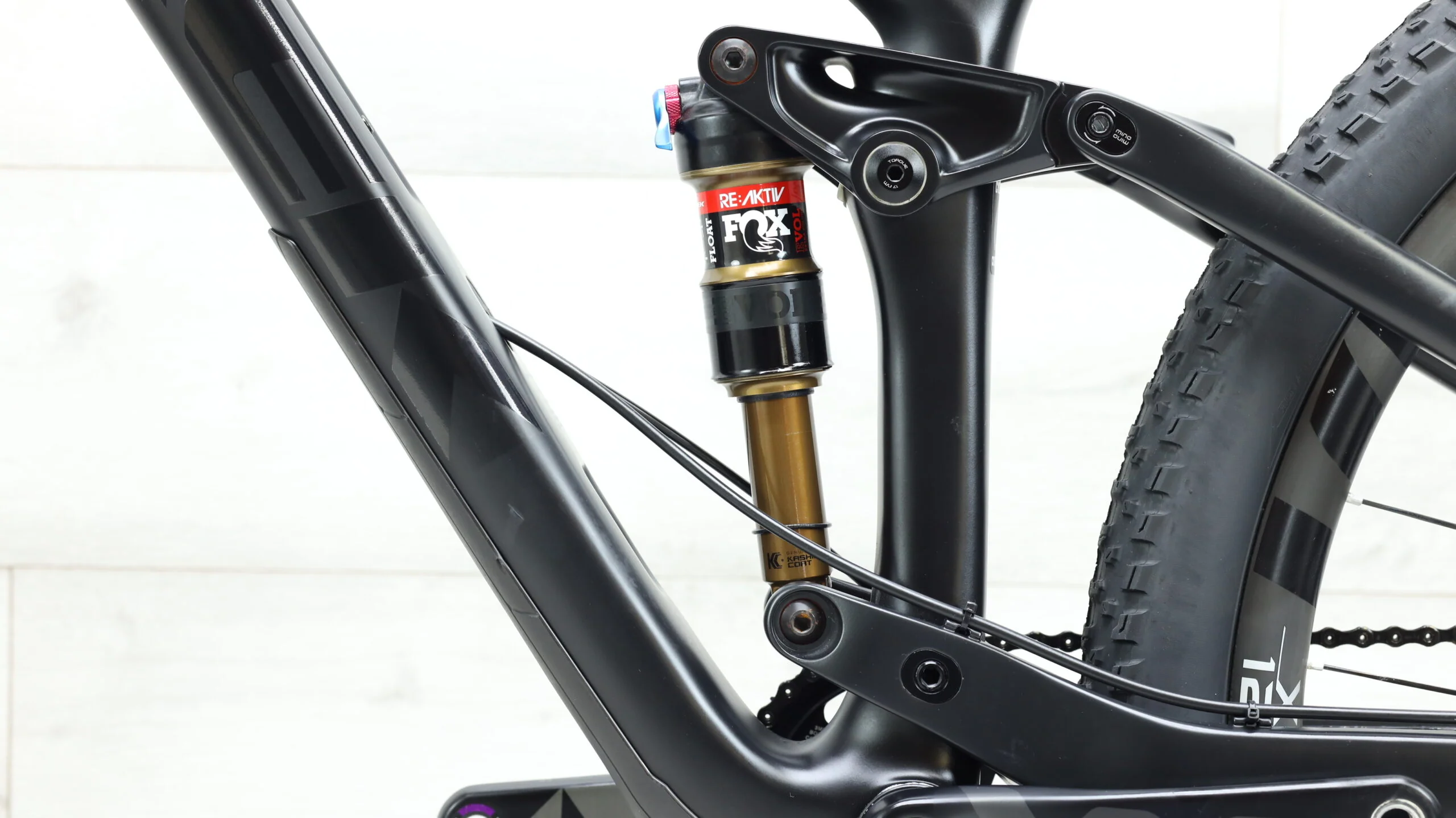 2018 Trek Fuel EX 9.9 29  Mountain Bike - Medium - Image 10