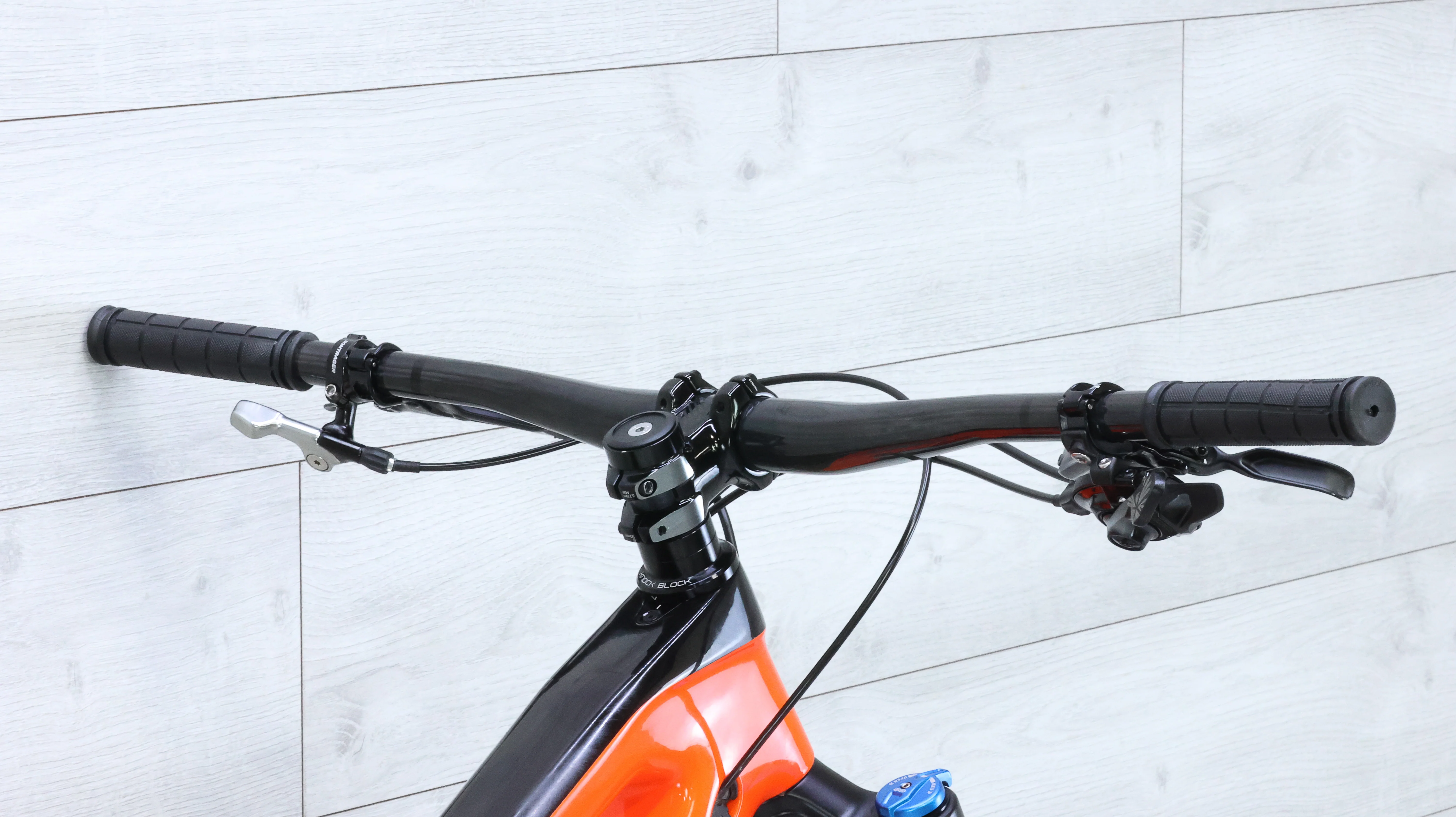 Trek Slash 9.8 Mountain Bike - 2018, Large - Image 12