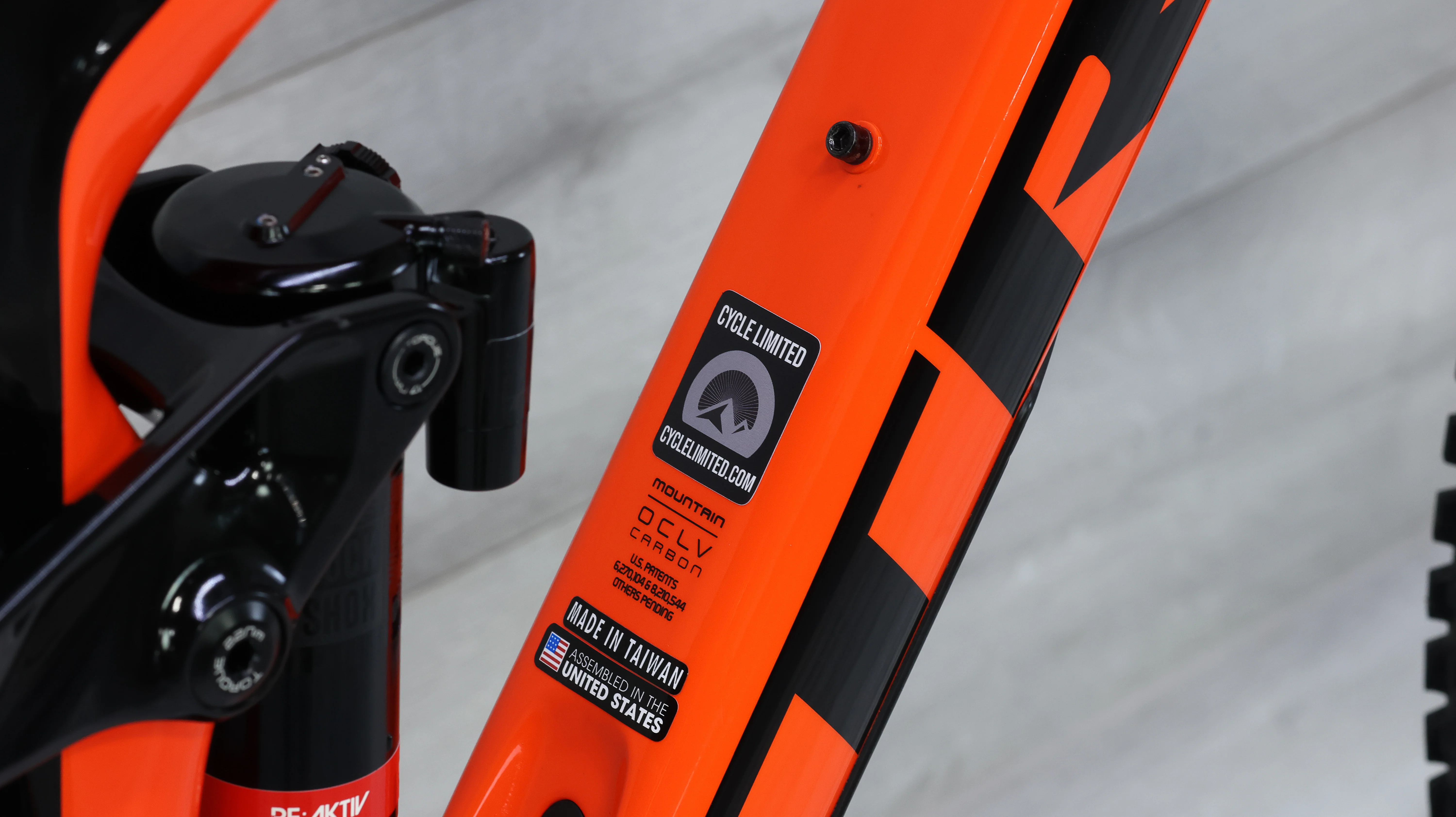 Trek Slash 9.8 Mountain Bike - 2018, Large - Image 3