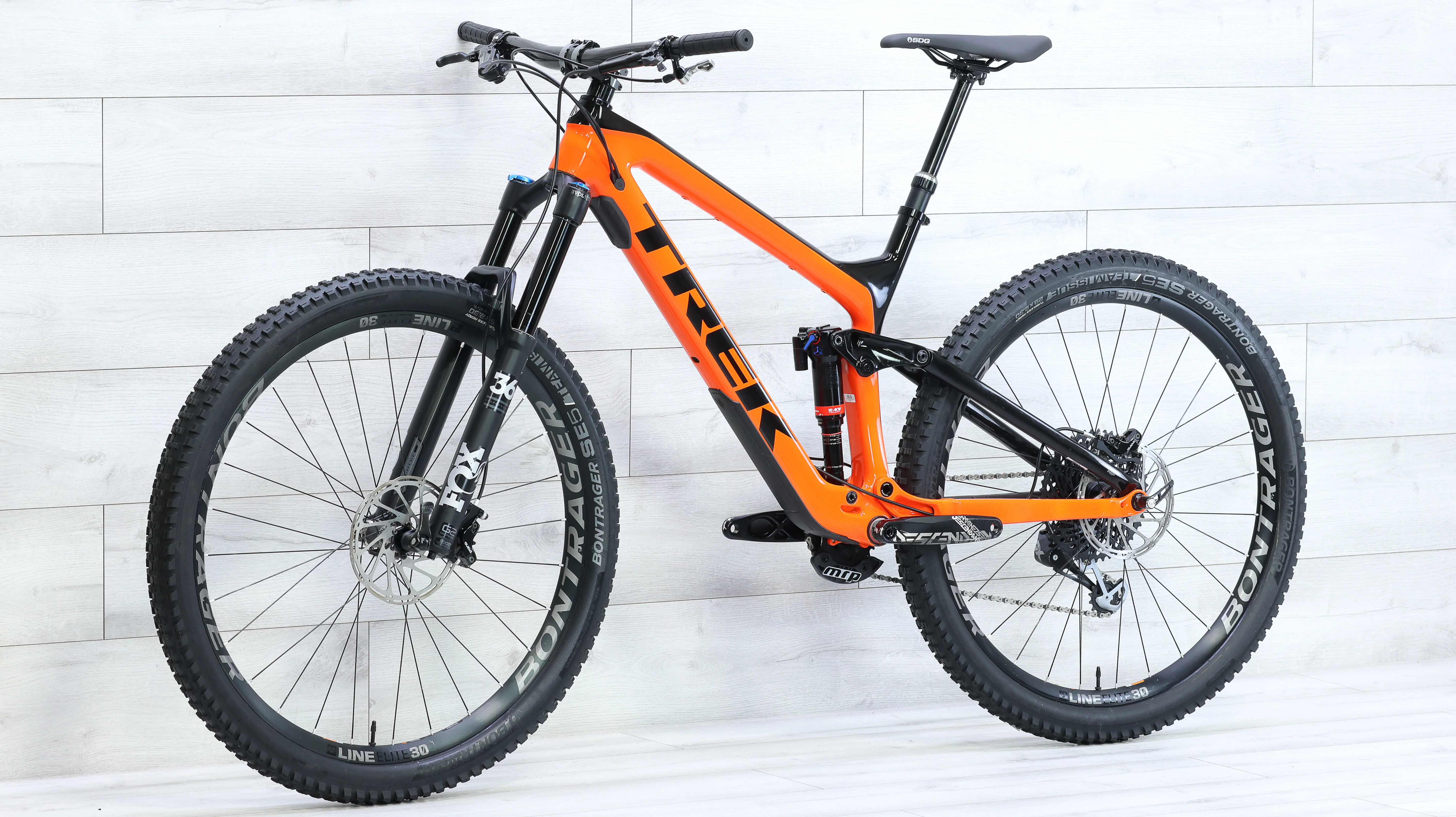 Trek Slash 9.8 Mountain Bike - 2018, Large - Image 4