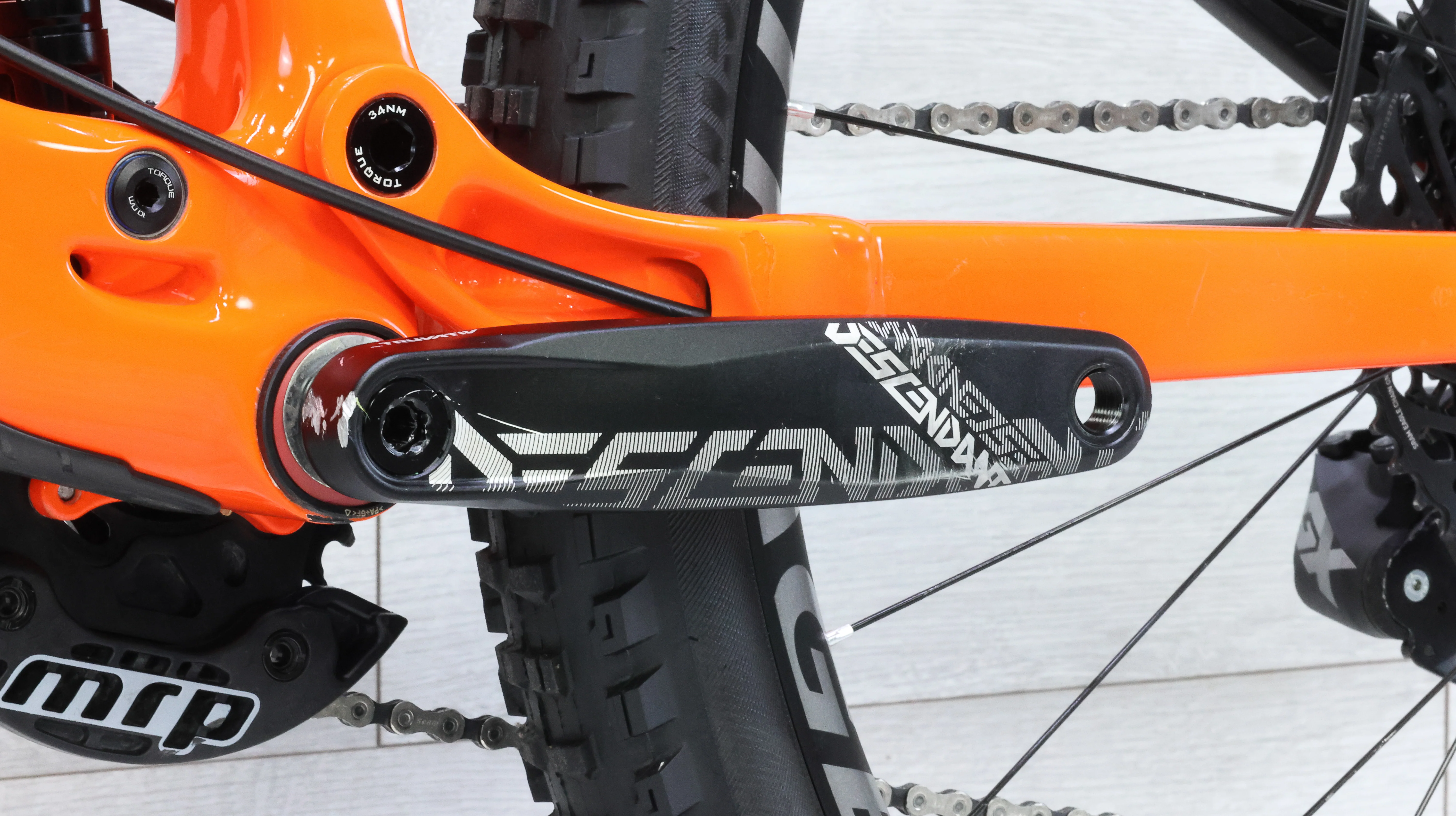 Trek Slash 9.8 Mountain Bike - 2018, Large - Image 6