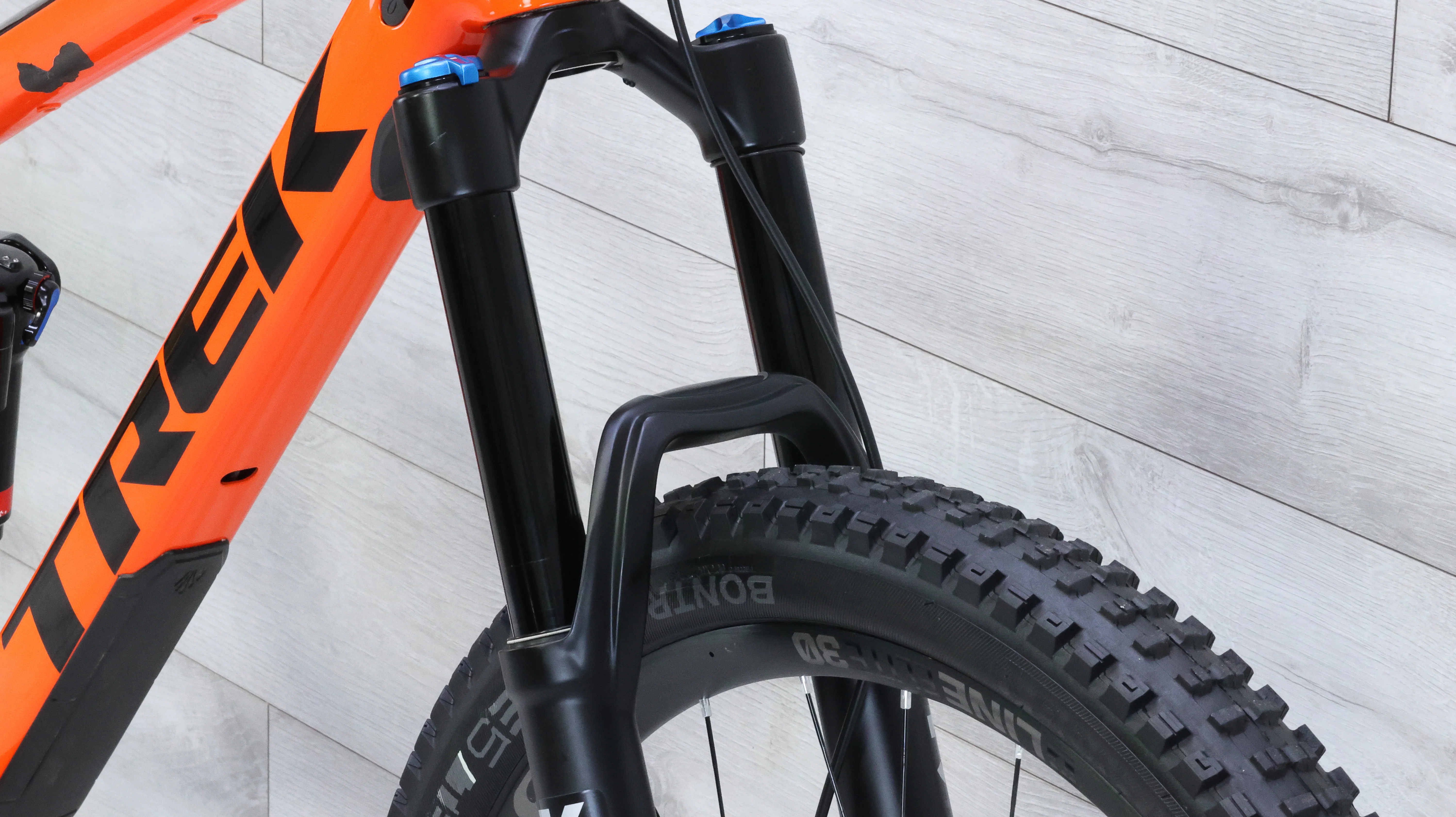 Trek Slash 9.8 Mountain Bike - 2018, Large - Image 8