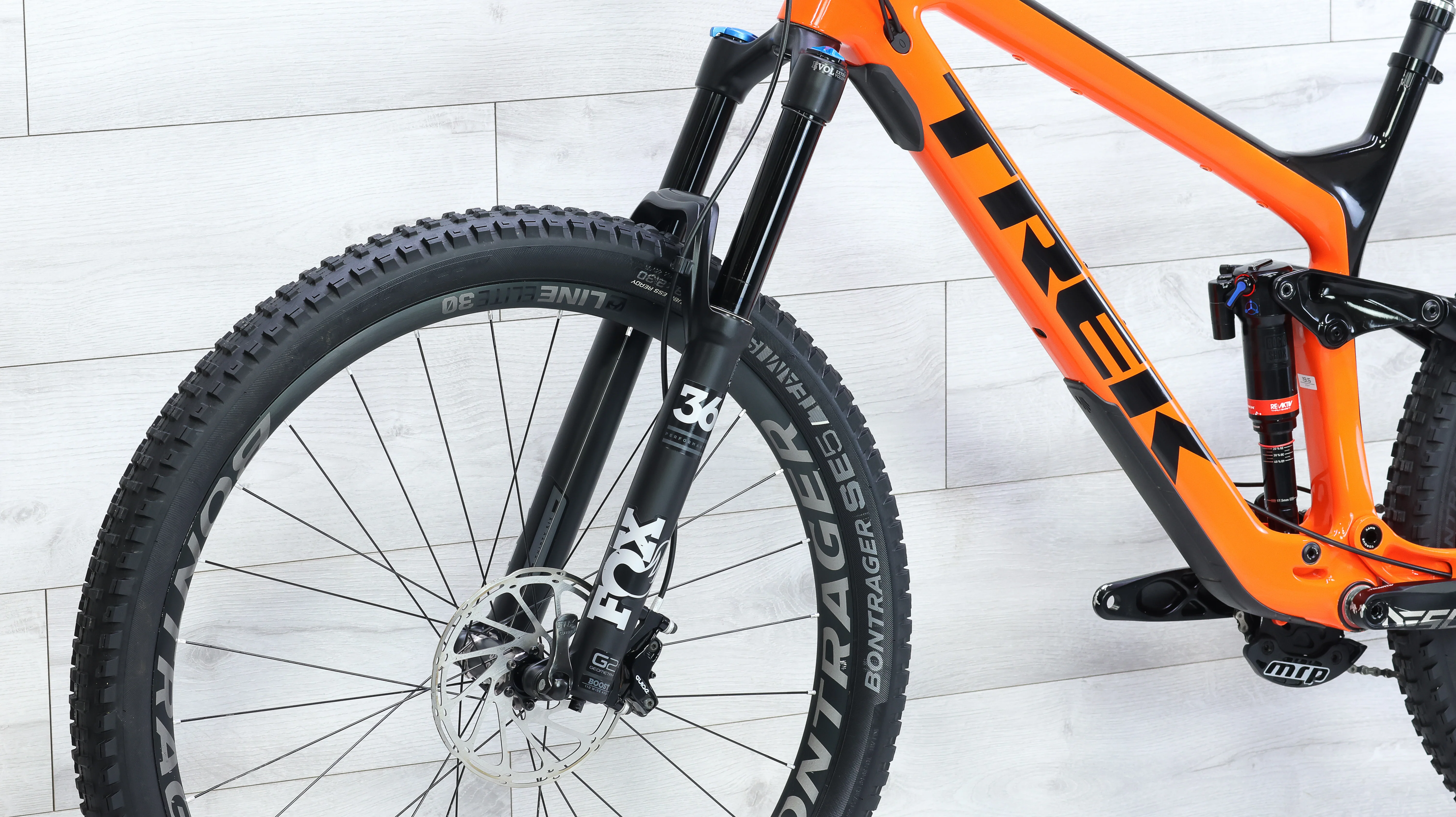 Trek Slash 9.8 Mountain Bike - 2018, Large - Image 9