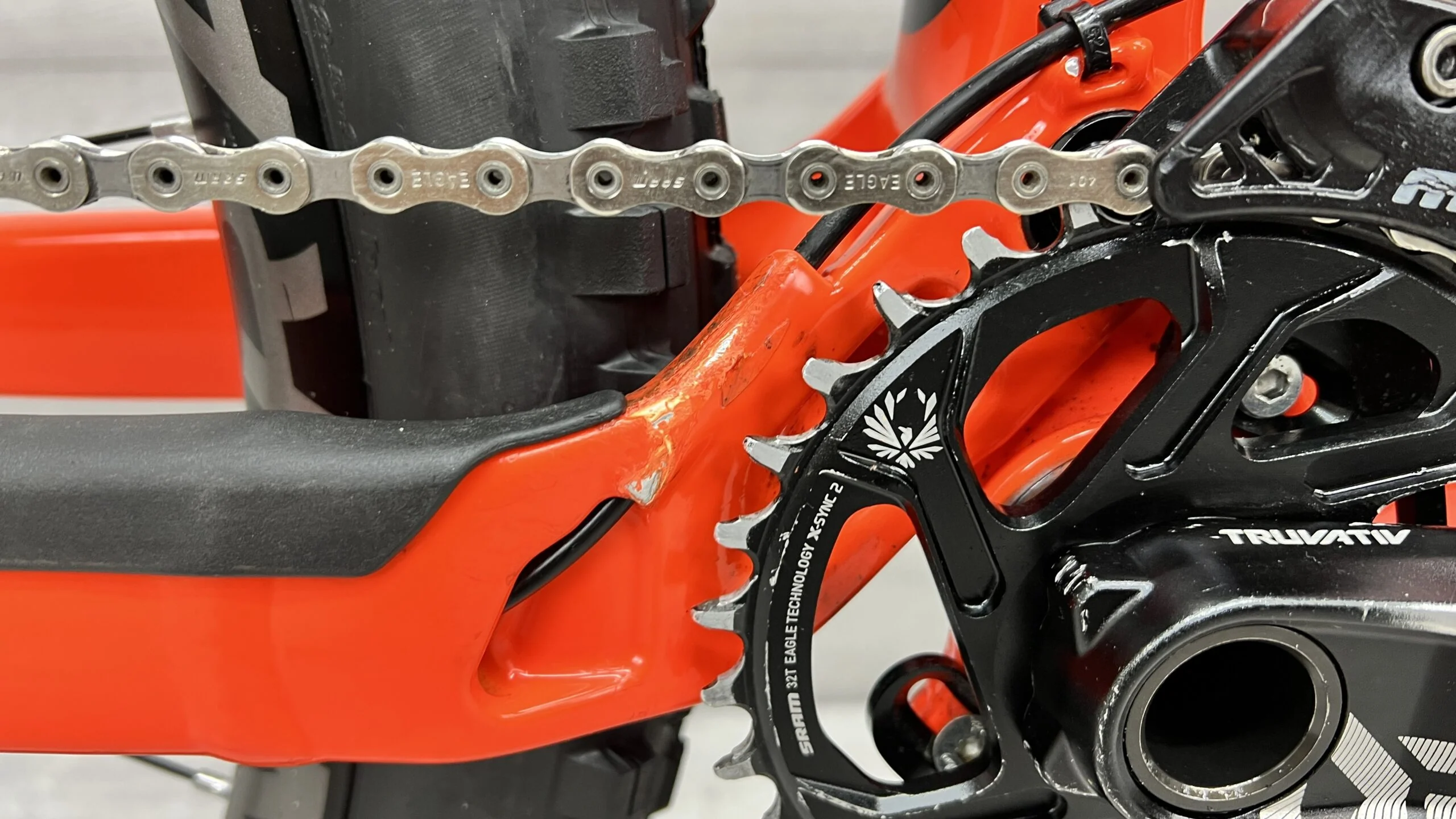 2018 Trek Slash 9.8  Mountain Bike - Small - Image 12