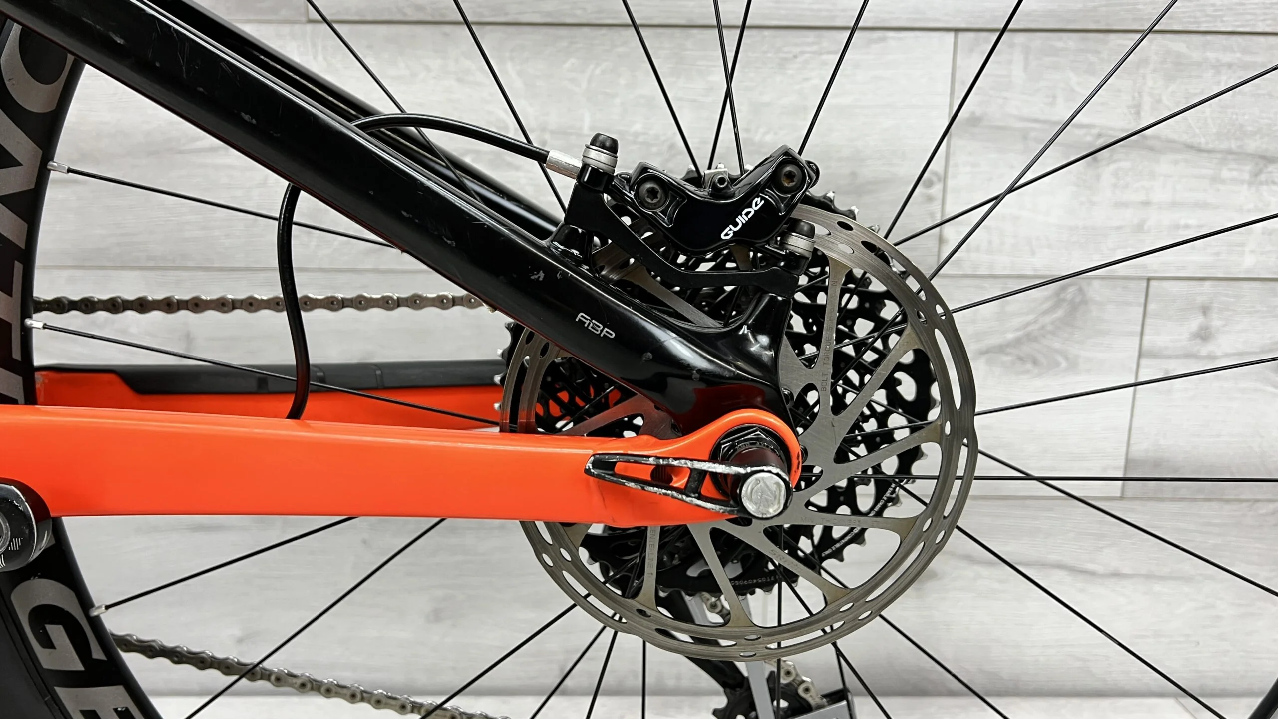 2018 Trek Slash 9.8  Mountain Bike - Small - Image 13