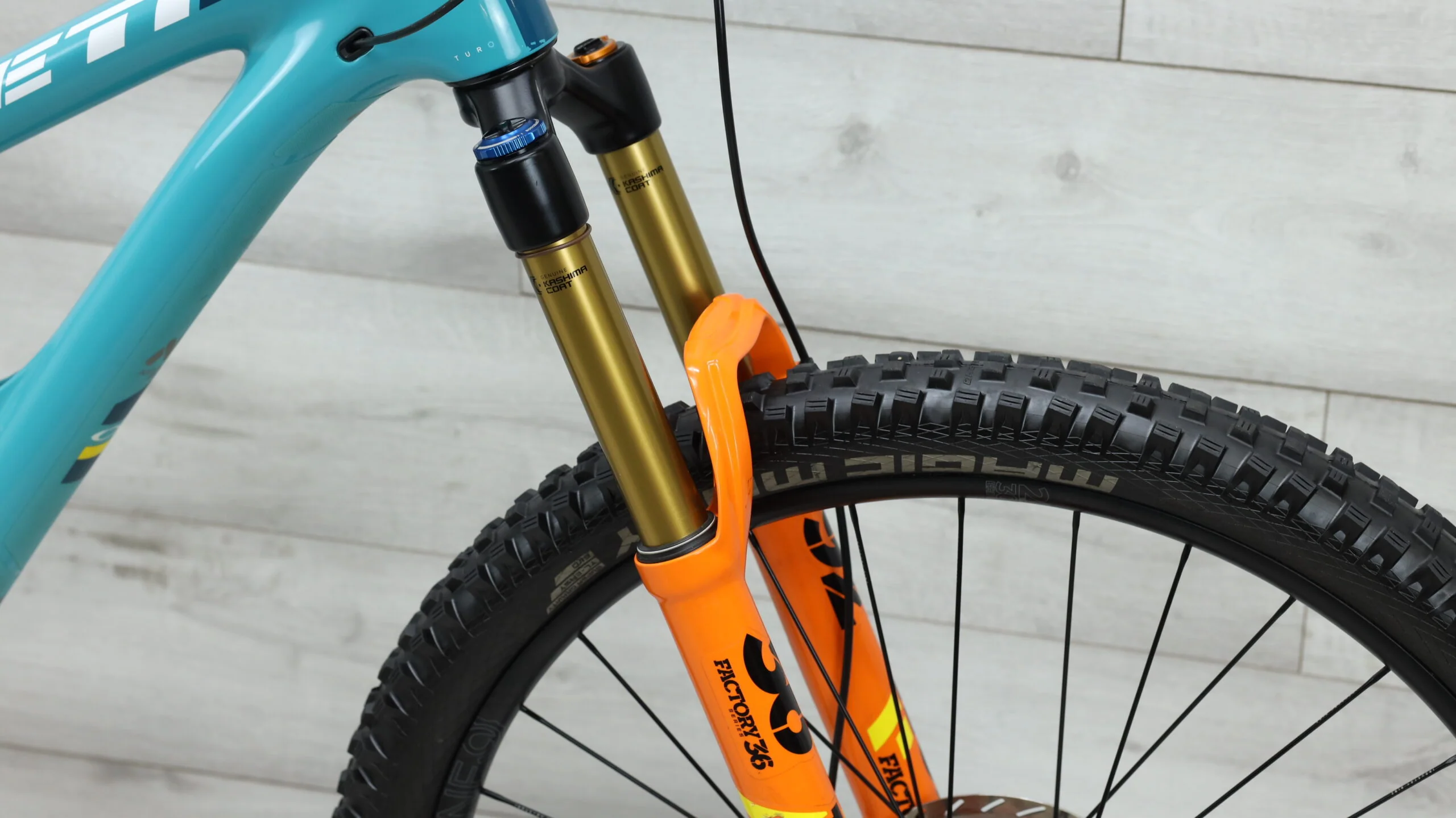 2018 Yeti SB5.5 Turq Mountain Bike - Large - Image 7