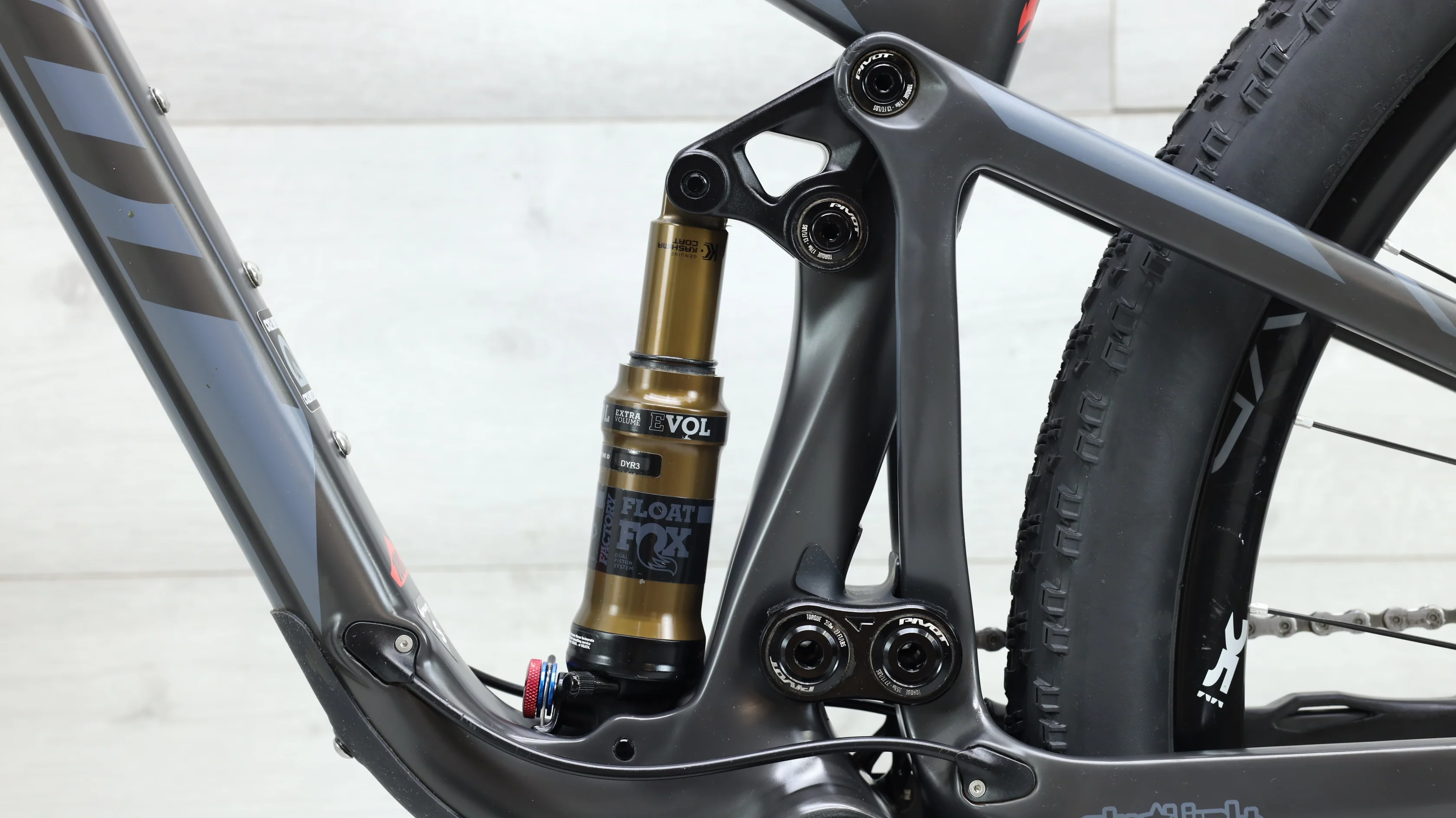 2019 Pivot Mach 4 SL Mountain Bike - Small - Image 10
