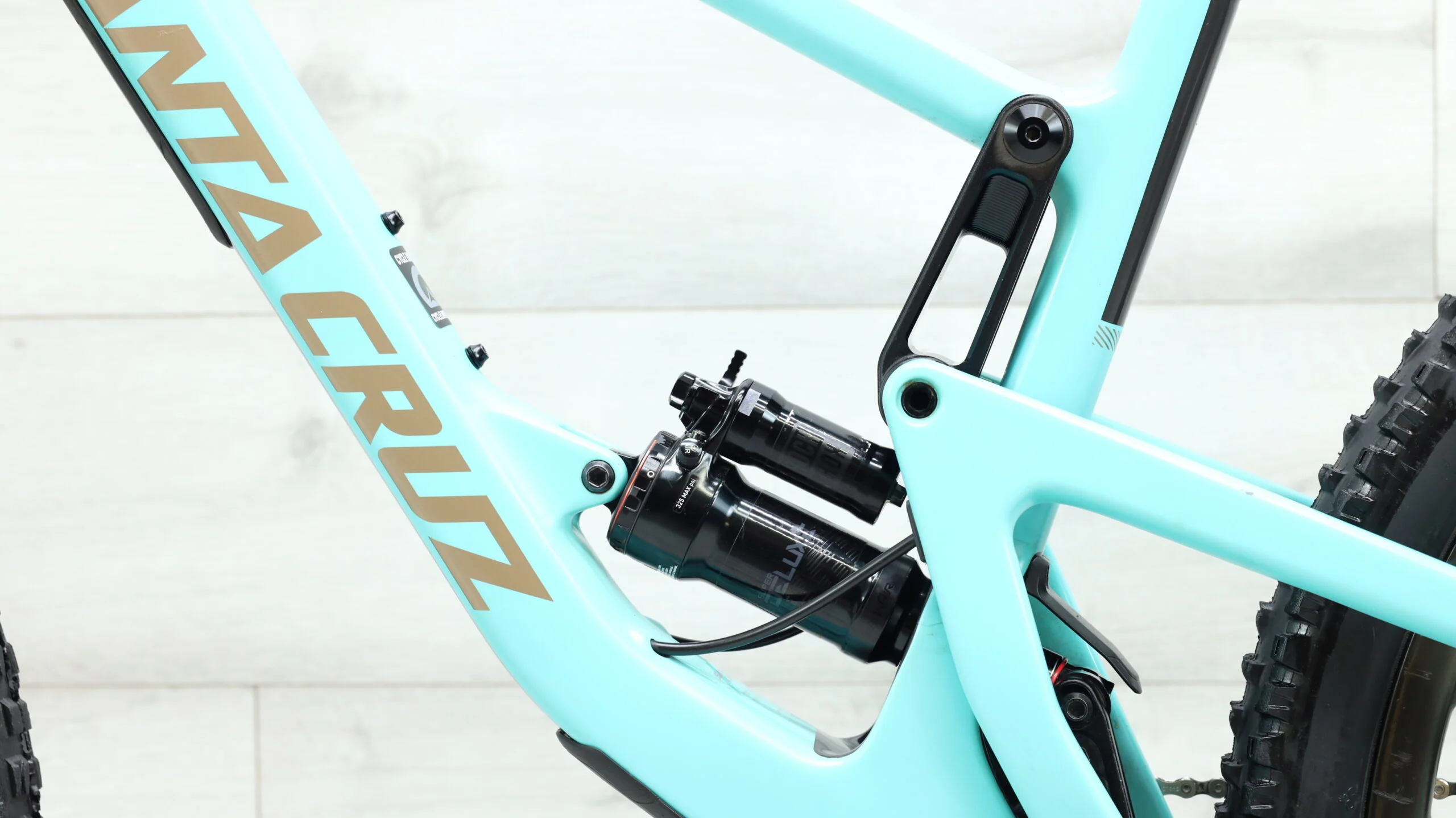 2019 Santa Cruz Bronson CC Reserve Mountain Bike - Medium - Image 10