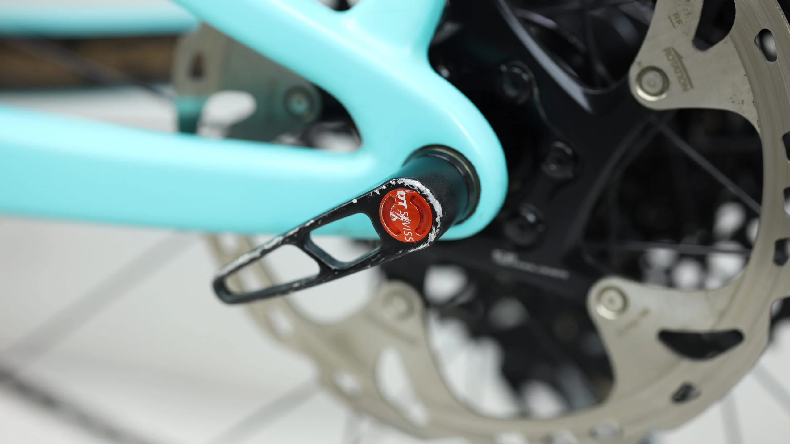 2019 Santa Cruz Bronson CC Reserve Mountain Bike - Medium - Image 13