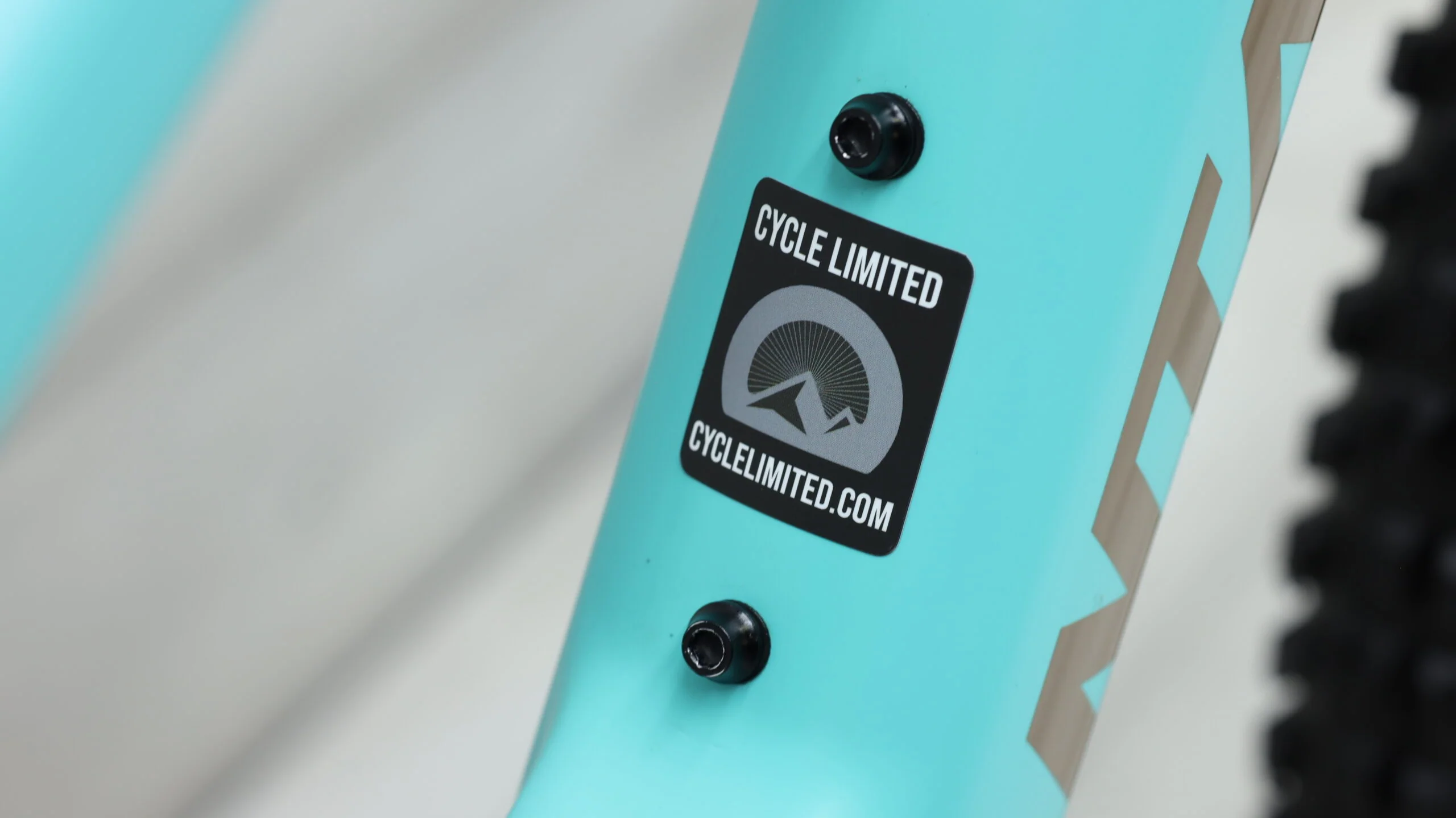 2019 Santa Cruz Bronson CC Reserve Mountain Bike - Medium - Image 3
