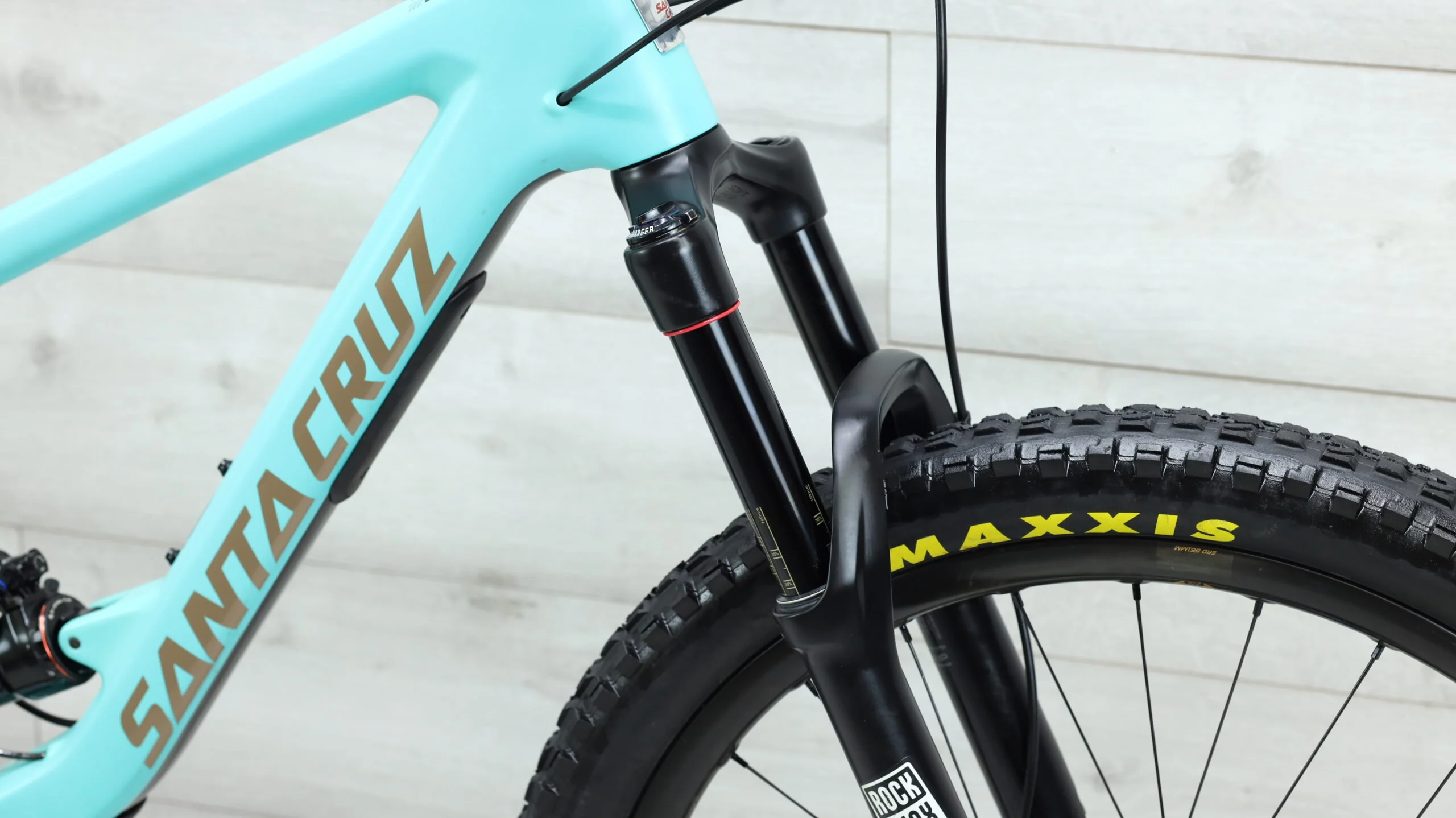 2019 Santa Cruz Bronson CC Reserve Mountain Bike - Medium - Image 7