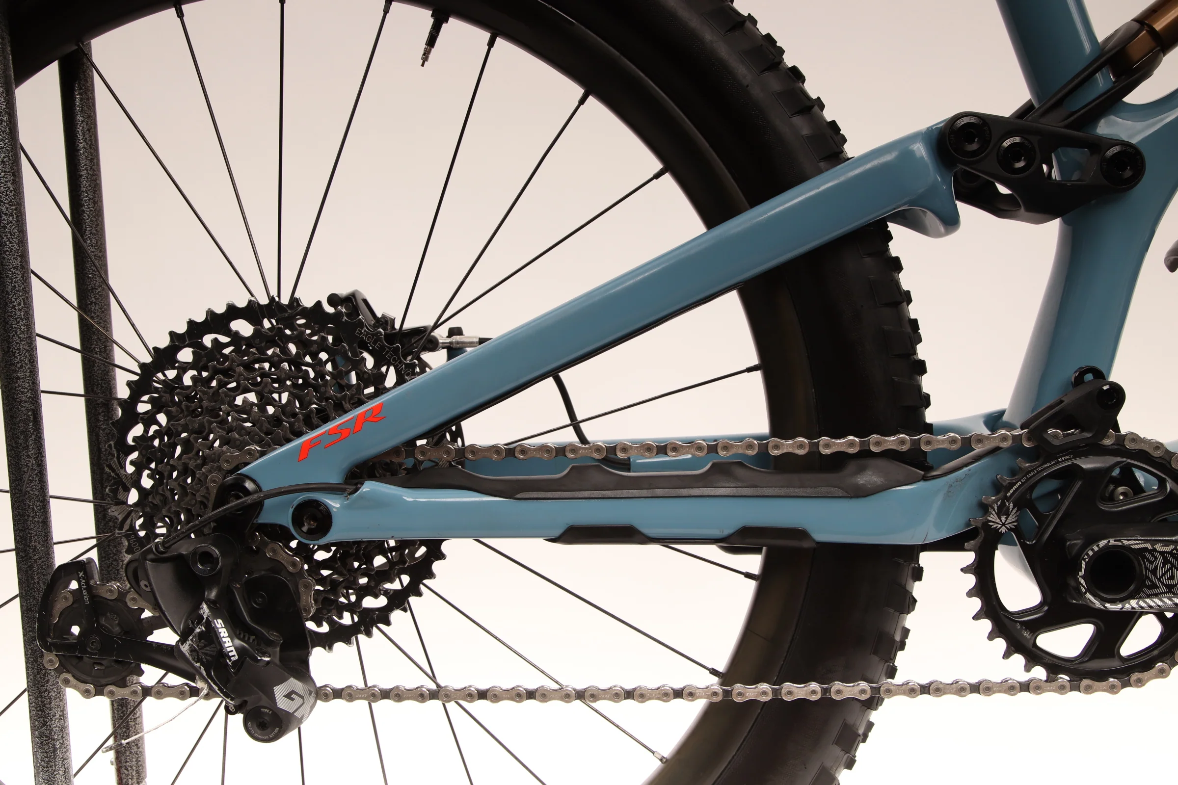 2019 SPECIALIZED STUMPJUMPER EXPERT 27.5  Mountain Bike - Medium - Image 10