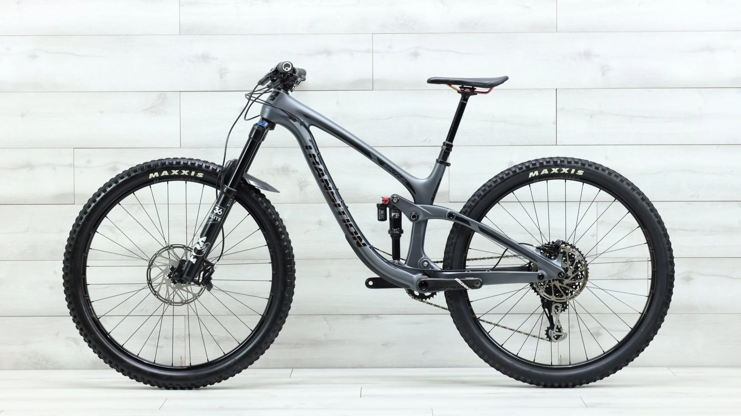 2019 Transition Sentinel Carbon XO1  Mountain Bike - Medium - Image 2
