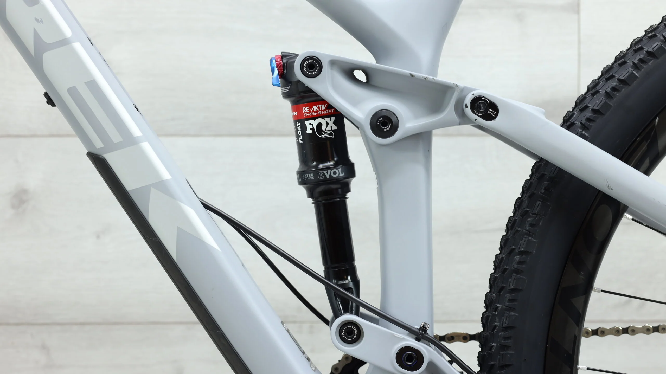 2019 Trek Fuel EX 9.8 29 Mountain Bike - Medium - Image 10