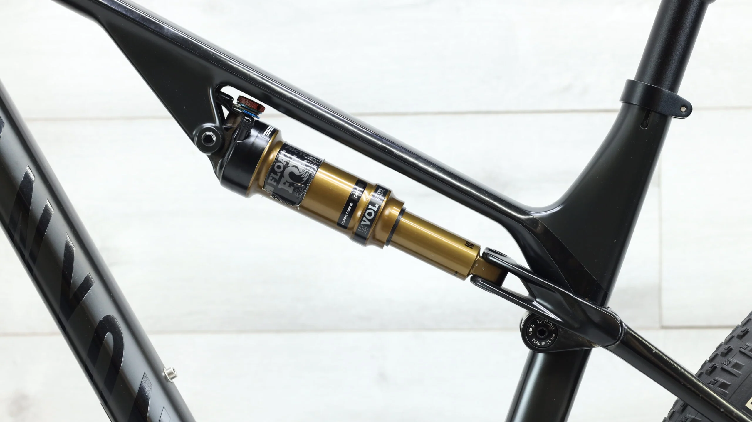2020 Canyon Lux CF SLX 9.0 Race Team Mountain Bike - Medium - Image 10