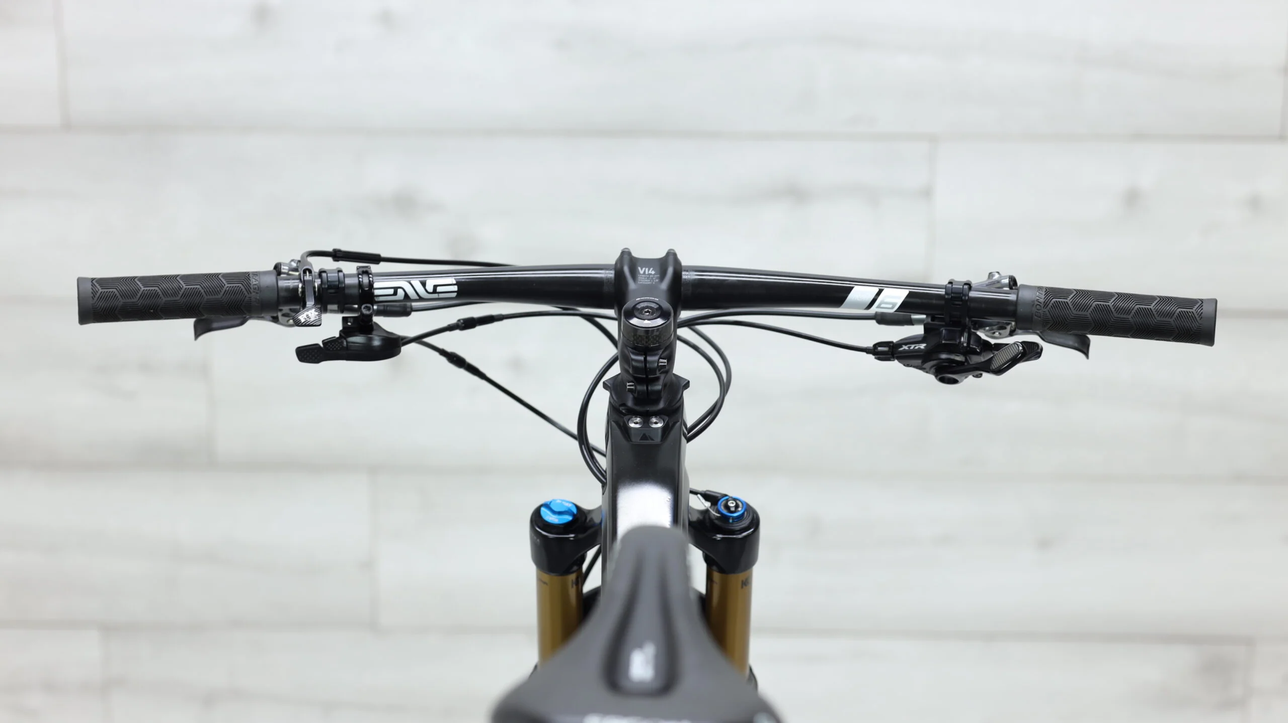 2020 Canyon Lux CF SLX 9.0 Race Team Mountain Bike - Medium - Image 11