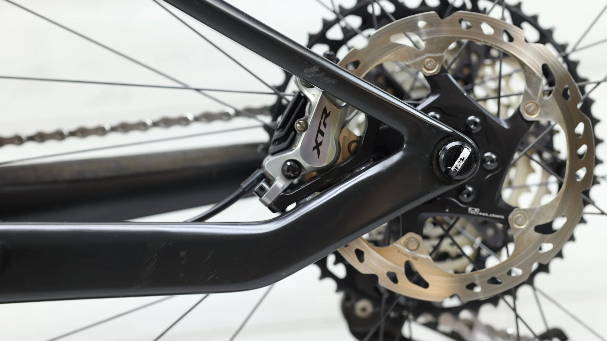 2020 Canyon Lux CF SLX 9.0 Race Team Mountain Bike - Medium - Image 13