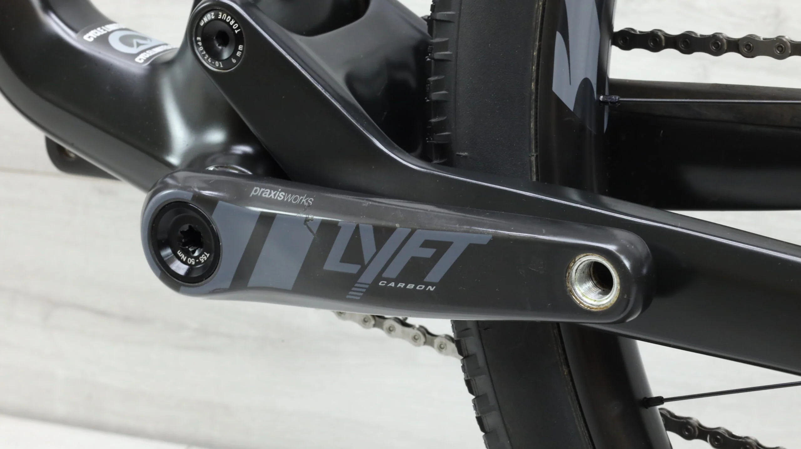 2020 Canyon Lux CF SLX 9.0 Race Team Mountain Bike - Medium - Image 6