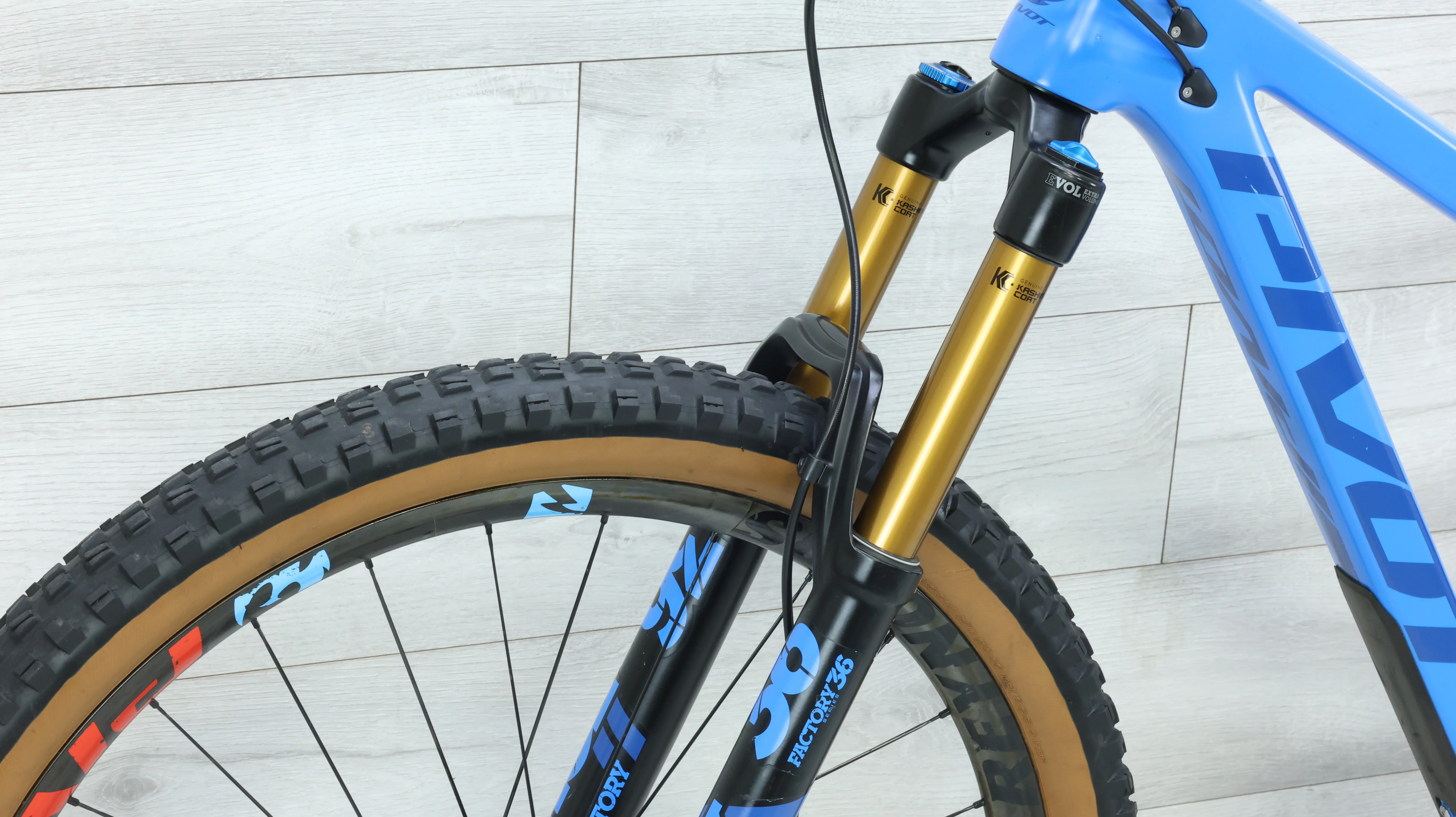 2020 Pivot Switchblade Pro X01 29" Mountain Bike - Medium - Image 11