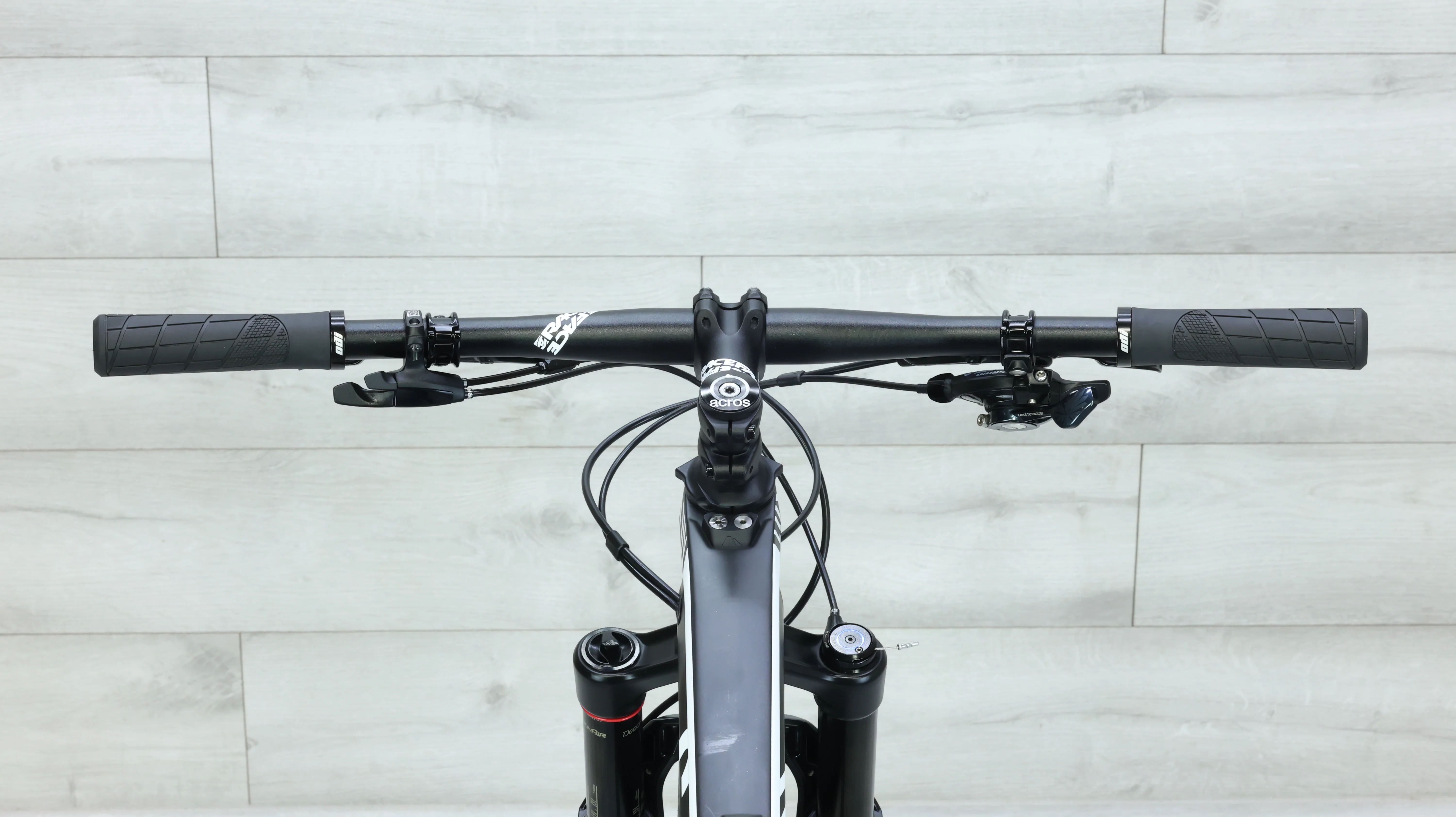 2021 Canyon Lux CF 8 Mountain Bike - Large - Image 14