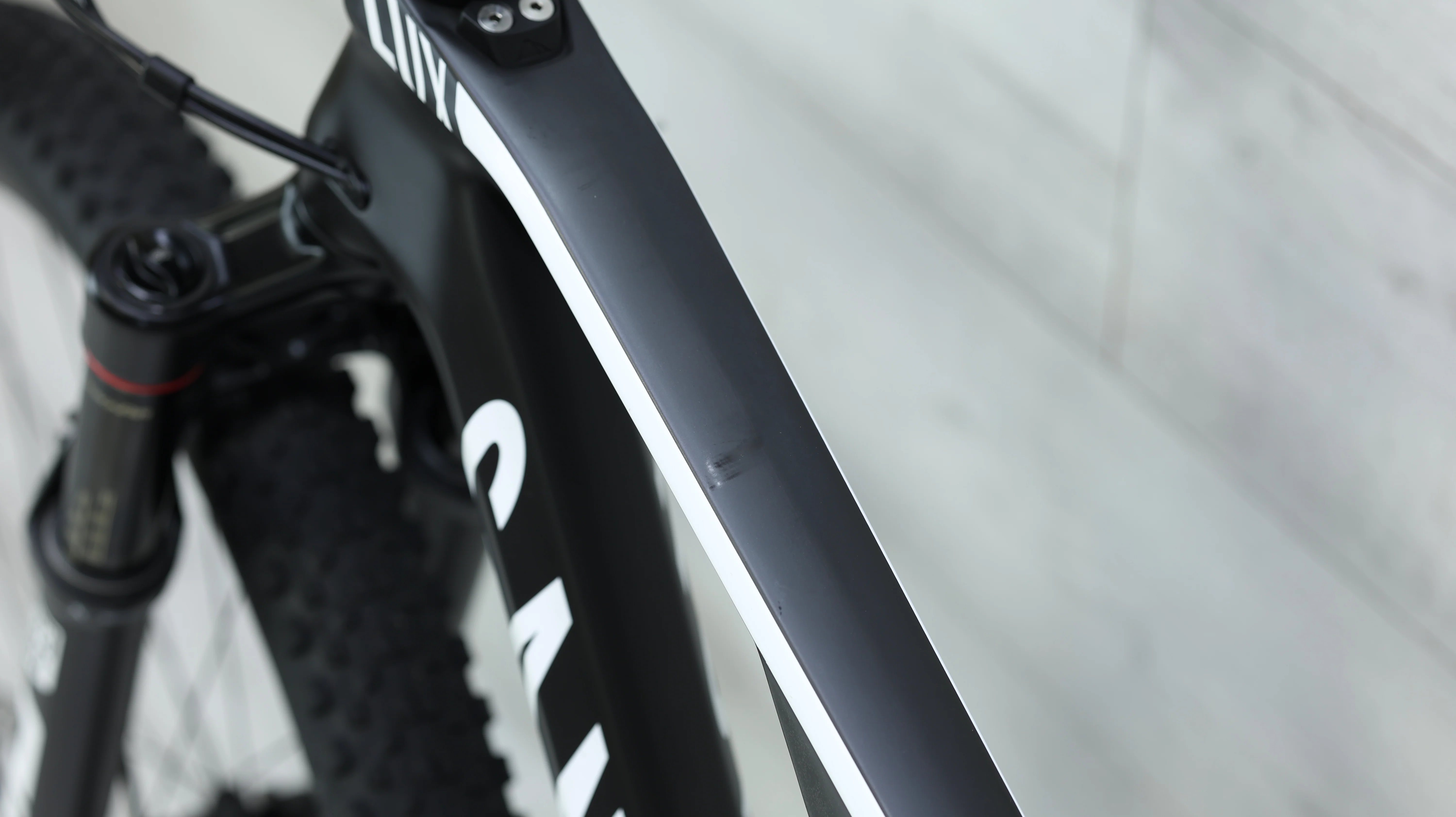 2021 Canyon Lux CF 8 Mountain Bike - Large - Image 15