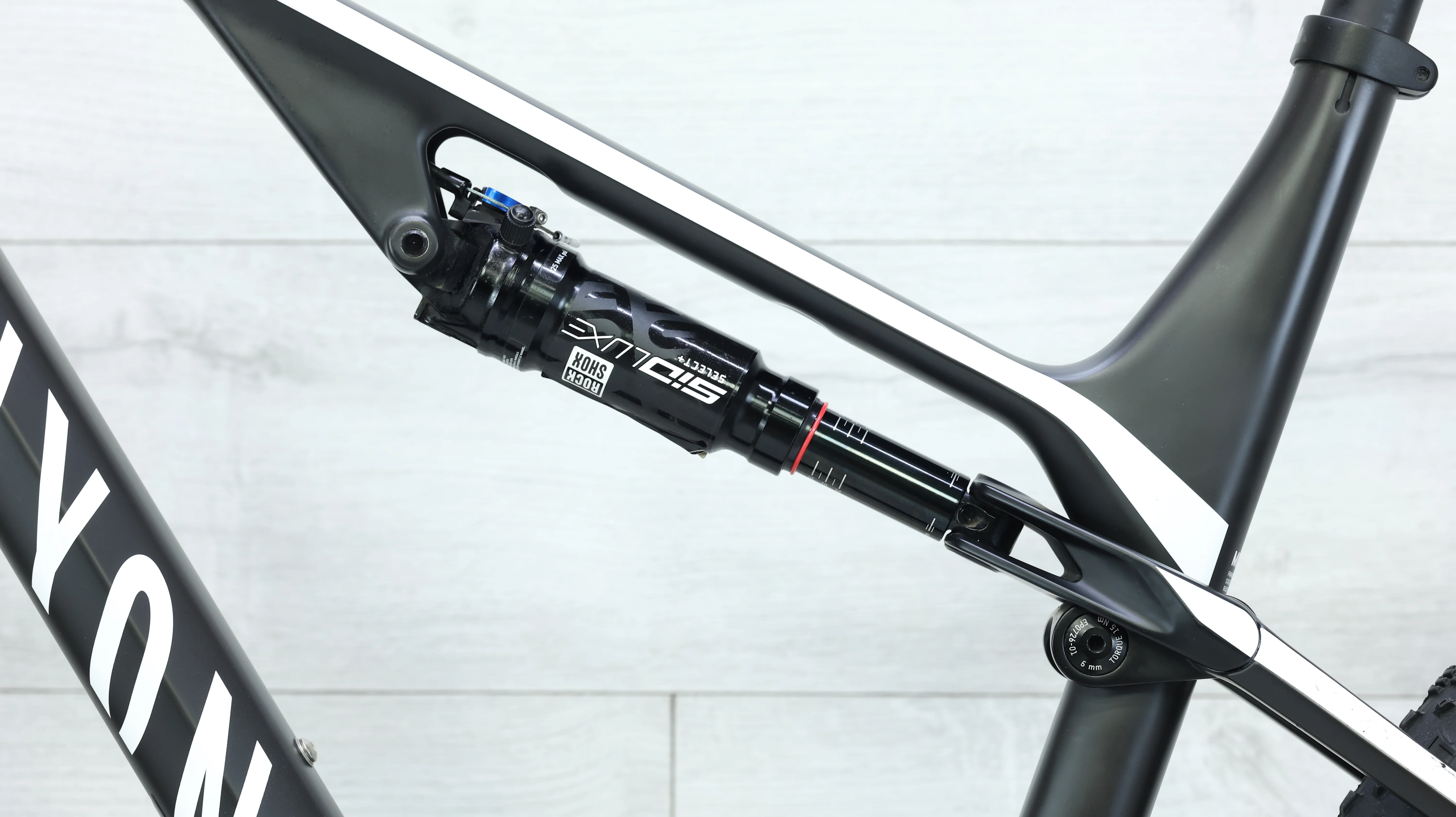 2021 Canyon Lux CF 8 Mountain Bike - Large - Image 9