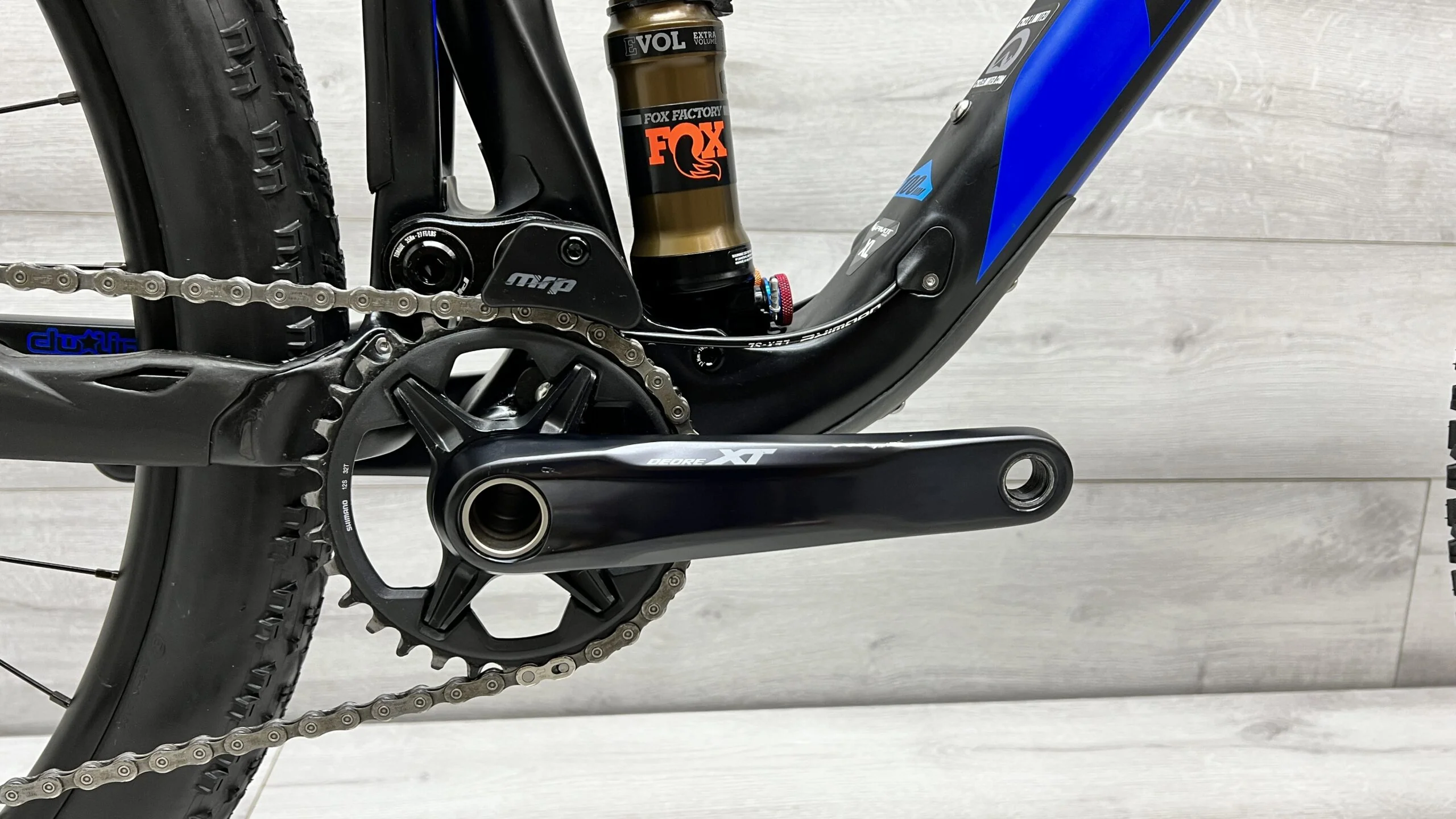 2021 Pivot Mach 4 SL Mountain Bike - X-Large - Image 4