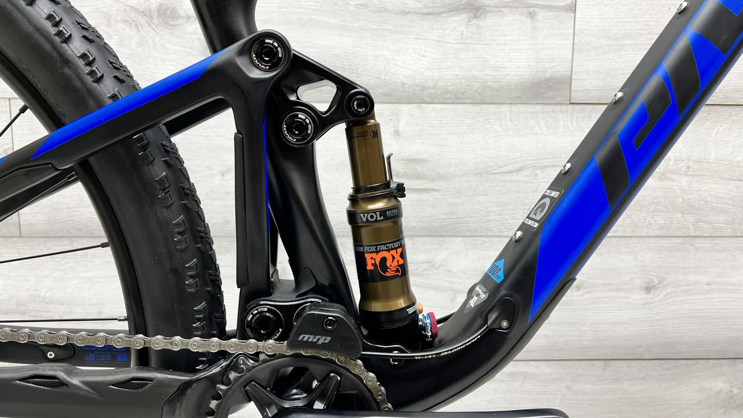 2021 Pivot Mach 4 SL Mountain Bike - X-Large - Image 9