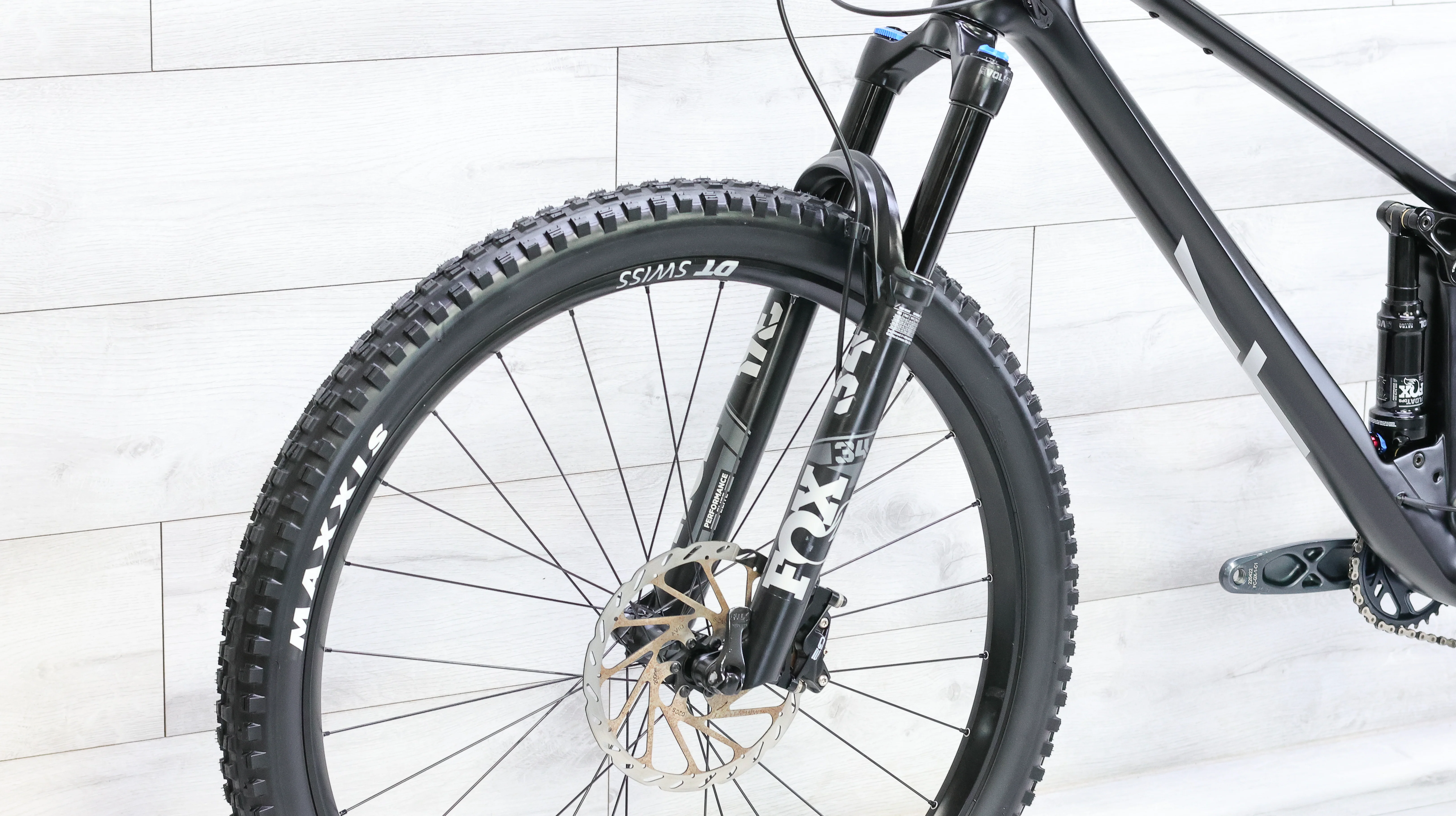YT Izzo Pro 29 Mountain Bike - 2021, Large - Image 9