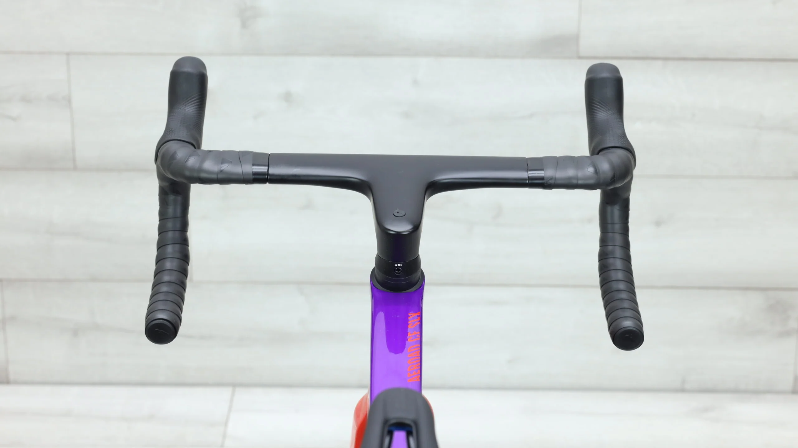 2023 Canyon Aeroad CF SLX 8 Disc eTap  Road Bike - Medium - Image 10