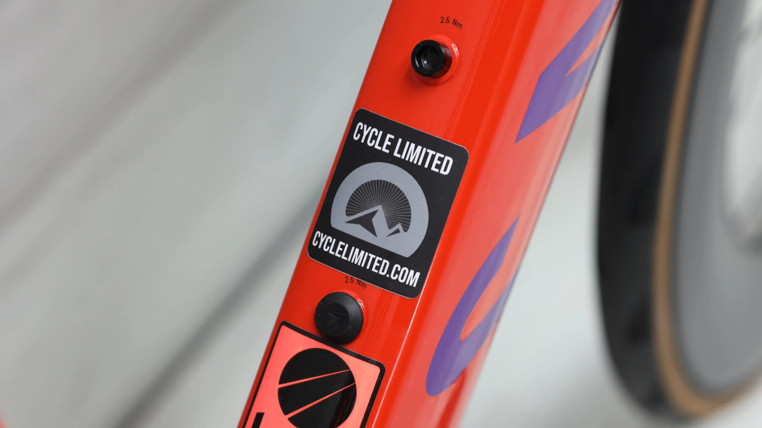 2023 Canyon Aeroad CF SLX 8 Disc eTap  Road Bike - Medium - Image 3