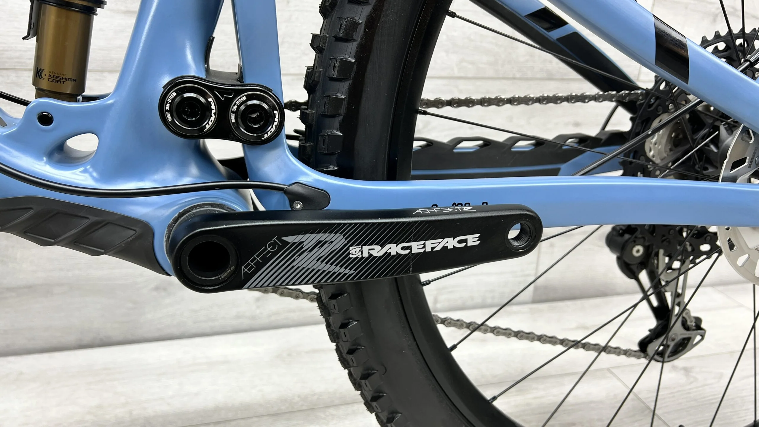2022 Pivot Trail 429 Pro XT/XTR  Mountain Bike - Medium - Image 6