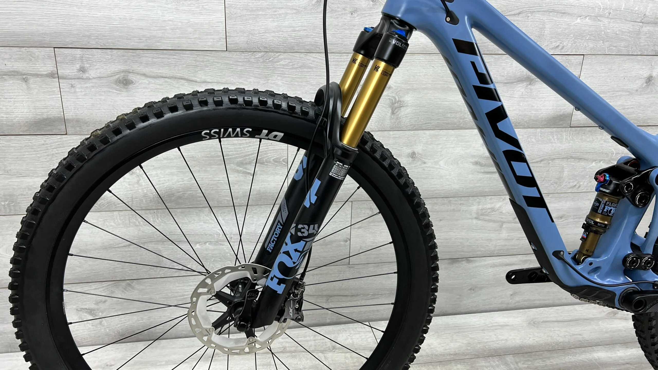 2022 Pivot Trail 429 Pro XT/XTR  Mountain Bike - Medium - Image 8