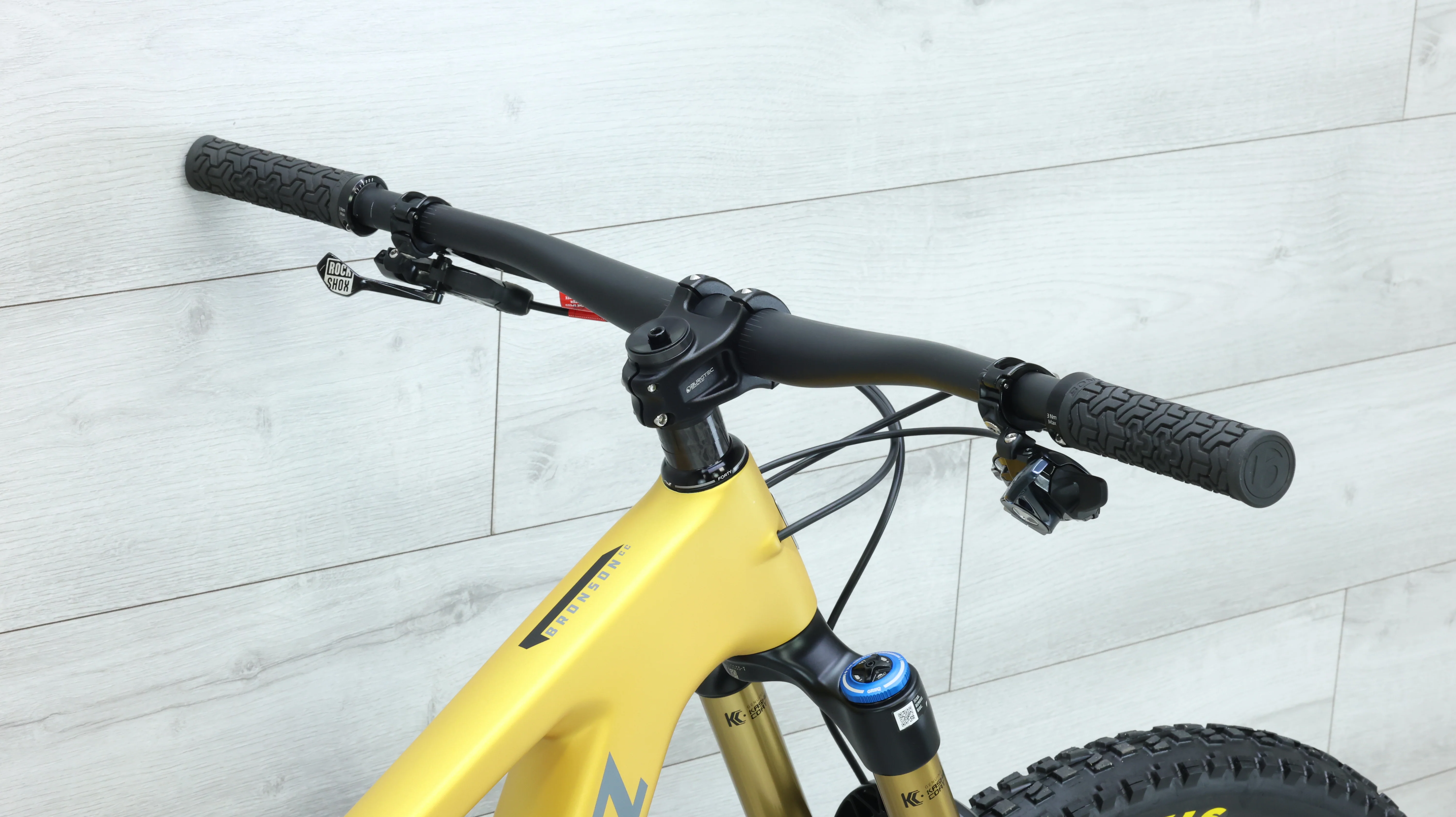 2022 Santa Cruz Bronson CC X01 MX Mountain Bike - Small - Image 11